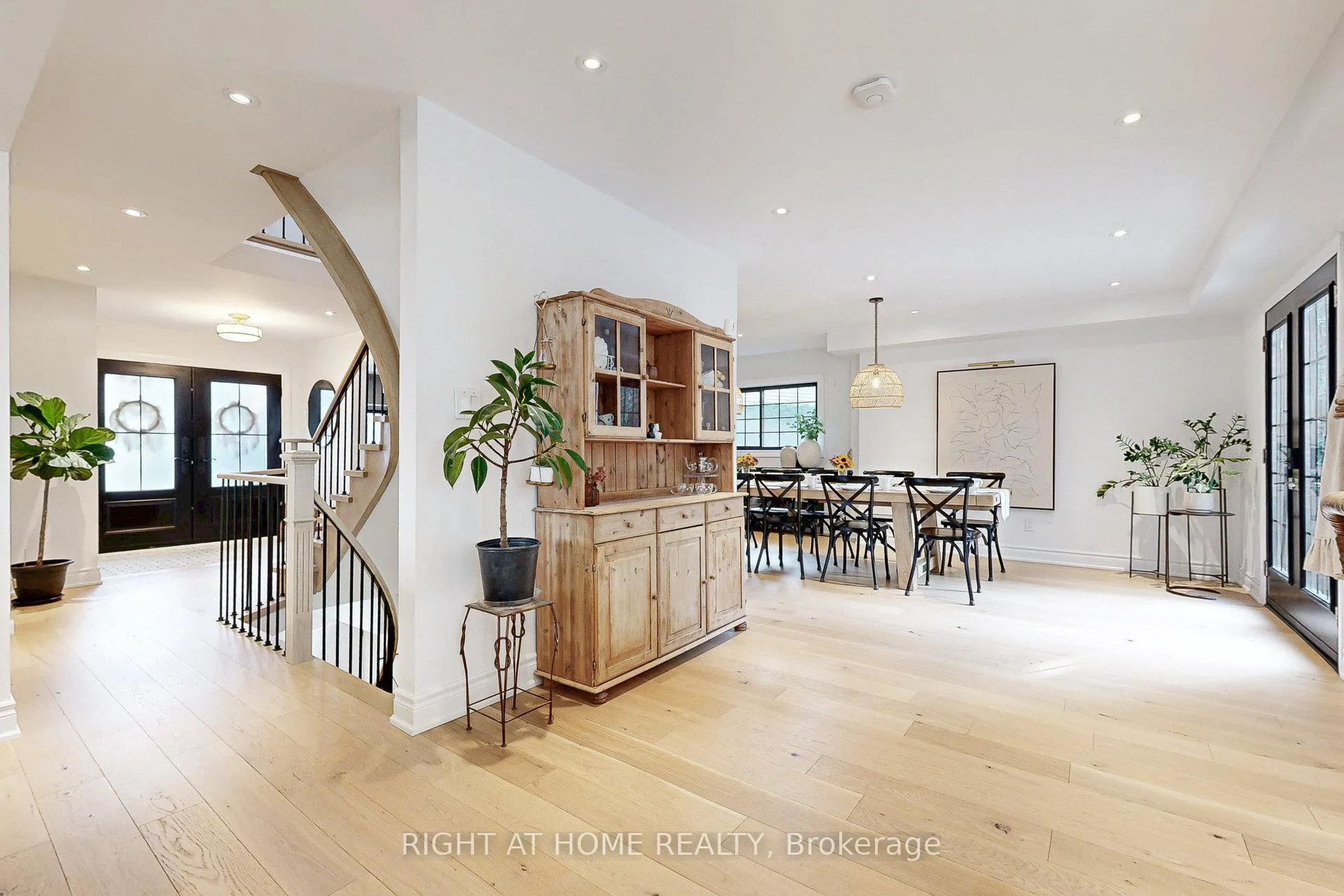 Photo 7 of 24 Cummings Court, Markham, Thornlea — HOMEH