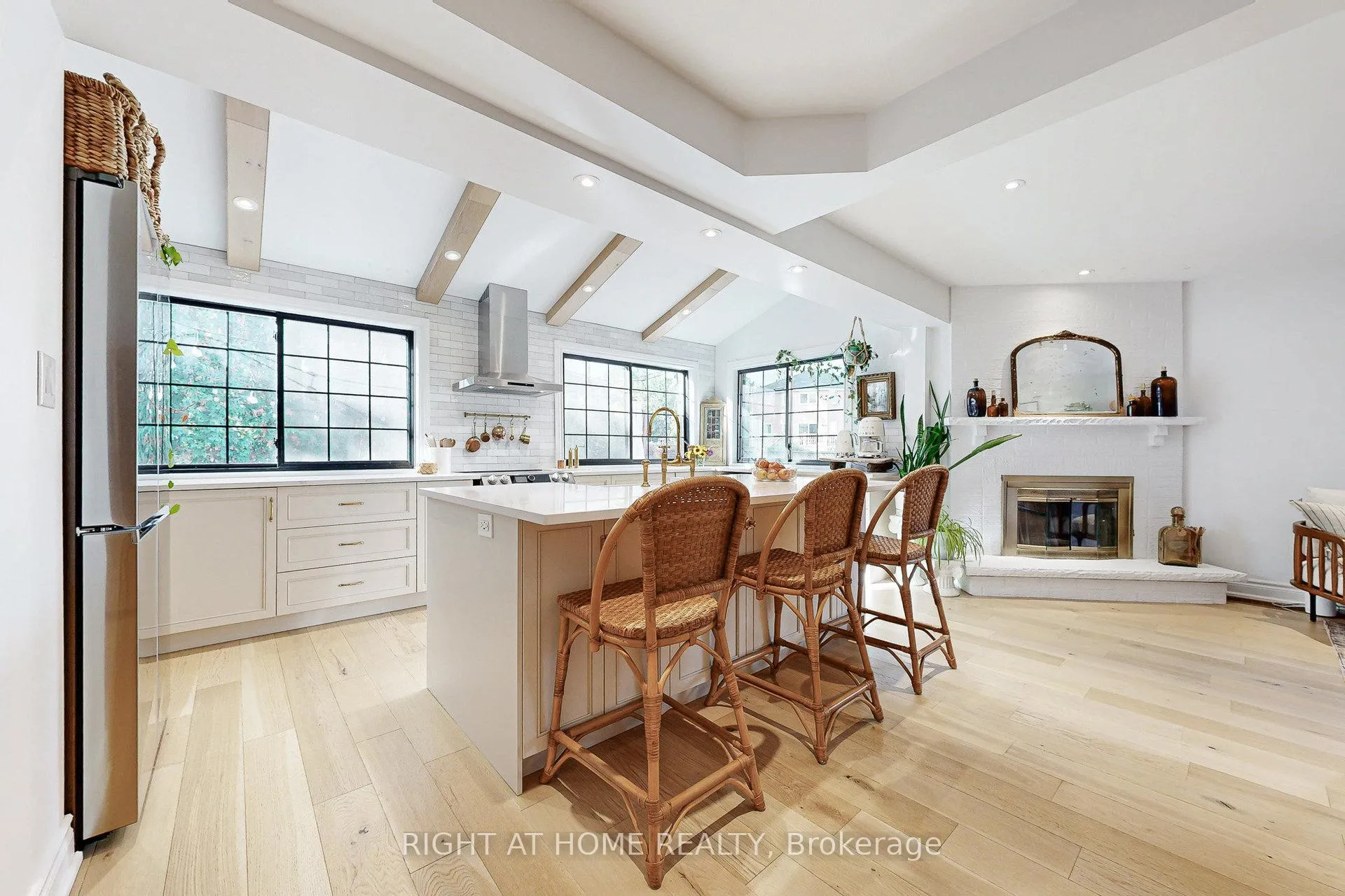 Photo 9 of 24 Cummings Court, Markham, Thornlea — HOMEH