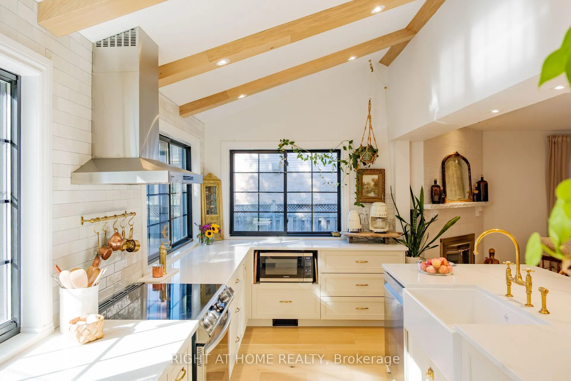 Photo 12 of 24 Cummings Court, Markham, Thornlea — HOMEH