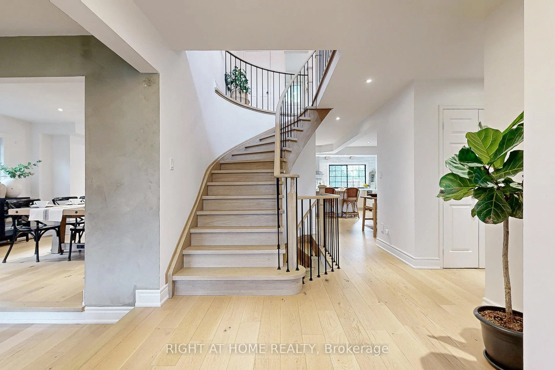 Photo 17 of 24 Cummings Court, Markham, Thornlea — HOMEH