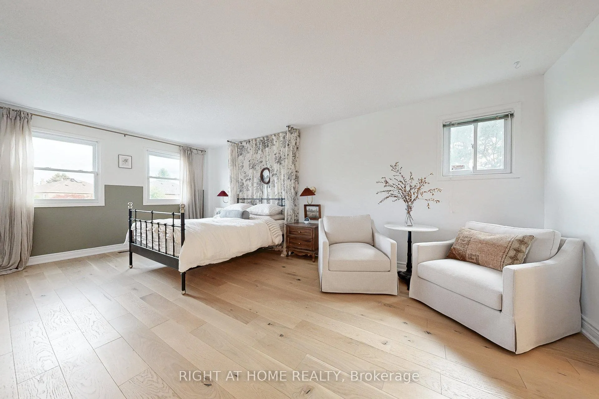 Photo 19 of 24 Cummings Court, Markham, Thornlea — HOMEH