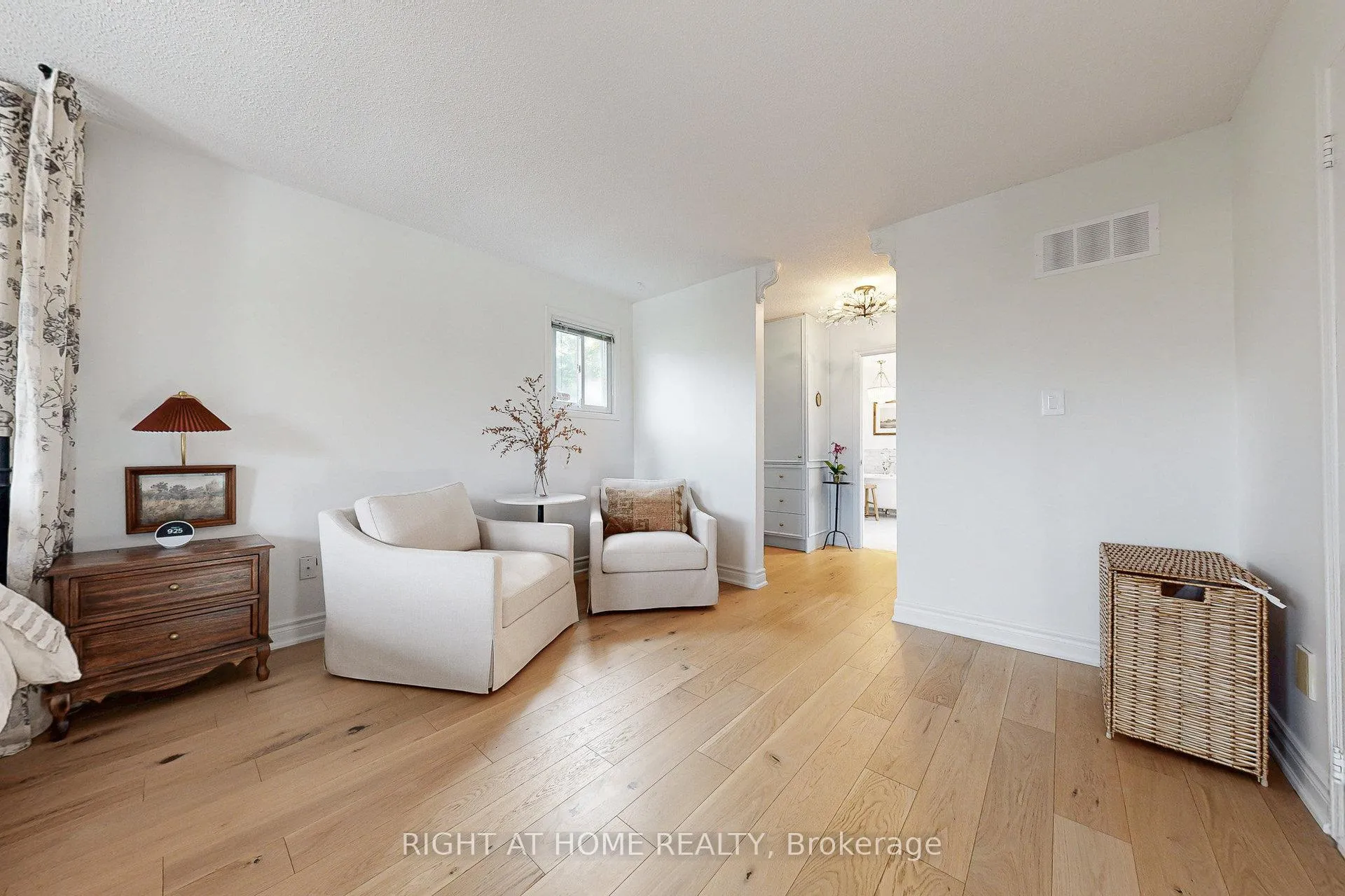 Photo 20 of 24 Cummings Court, Markham, Thornlea — HOMEH