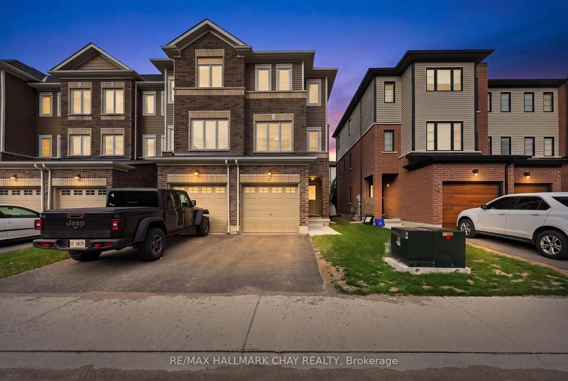 Photo 1 of 21 Pumpkin Corner Crescent, Barrie, Rural Barrie Southeast — HOMEH