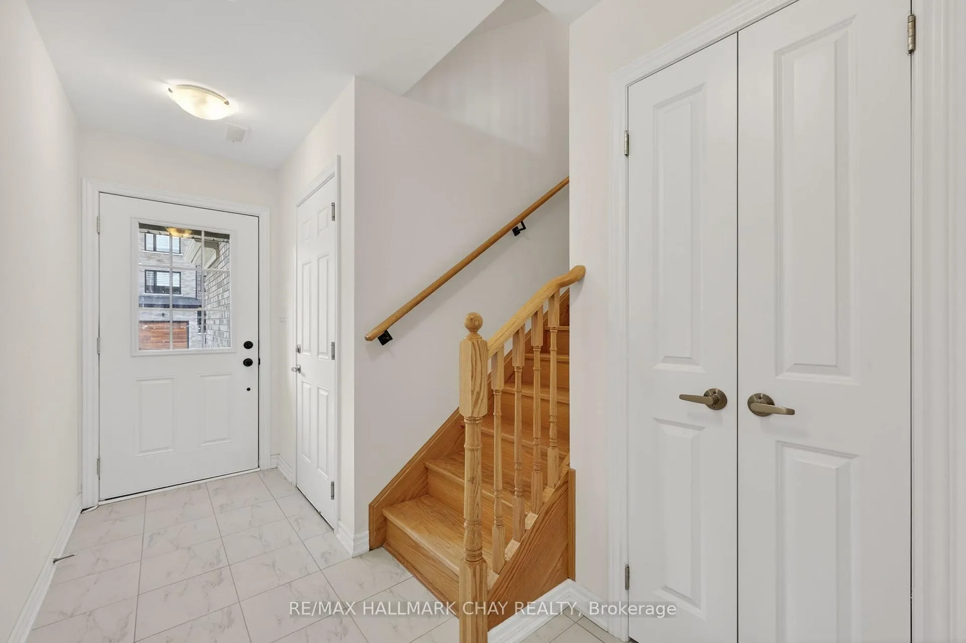 Photo 2 of 21 Pumpkin Corner Crescent, Barrie, Rural Barrie Southeast — HOMEH