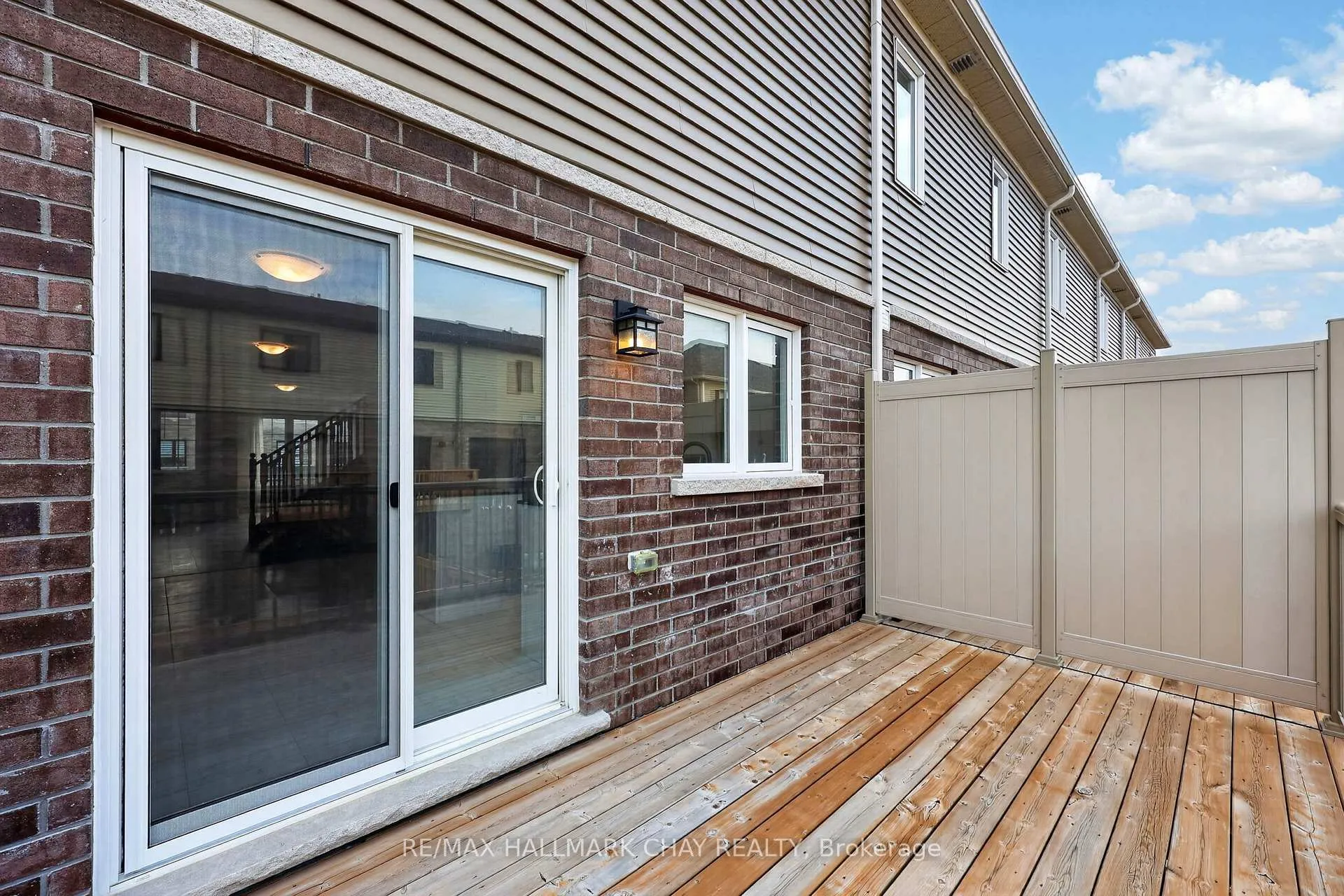 Photo 8 of 21 Pumpkin Corner Crescent, Barrie, Rural Barrie Southeast — HOMEH