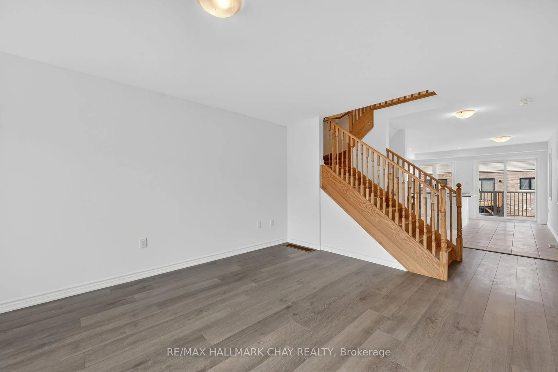 Photo 10 of 21 Pumpkin Corner Crescent, Barrie, Rural Barrie Southeast — HOMEH