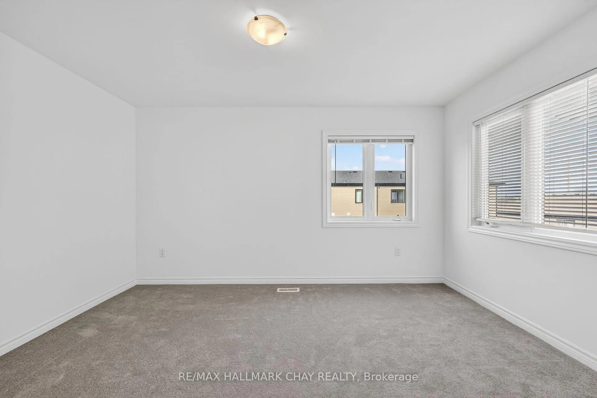 Photo 11 of 21 Pumpkin Corner Crescent, Barrie, Rural Barrie Southeast — HOMEH