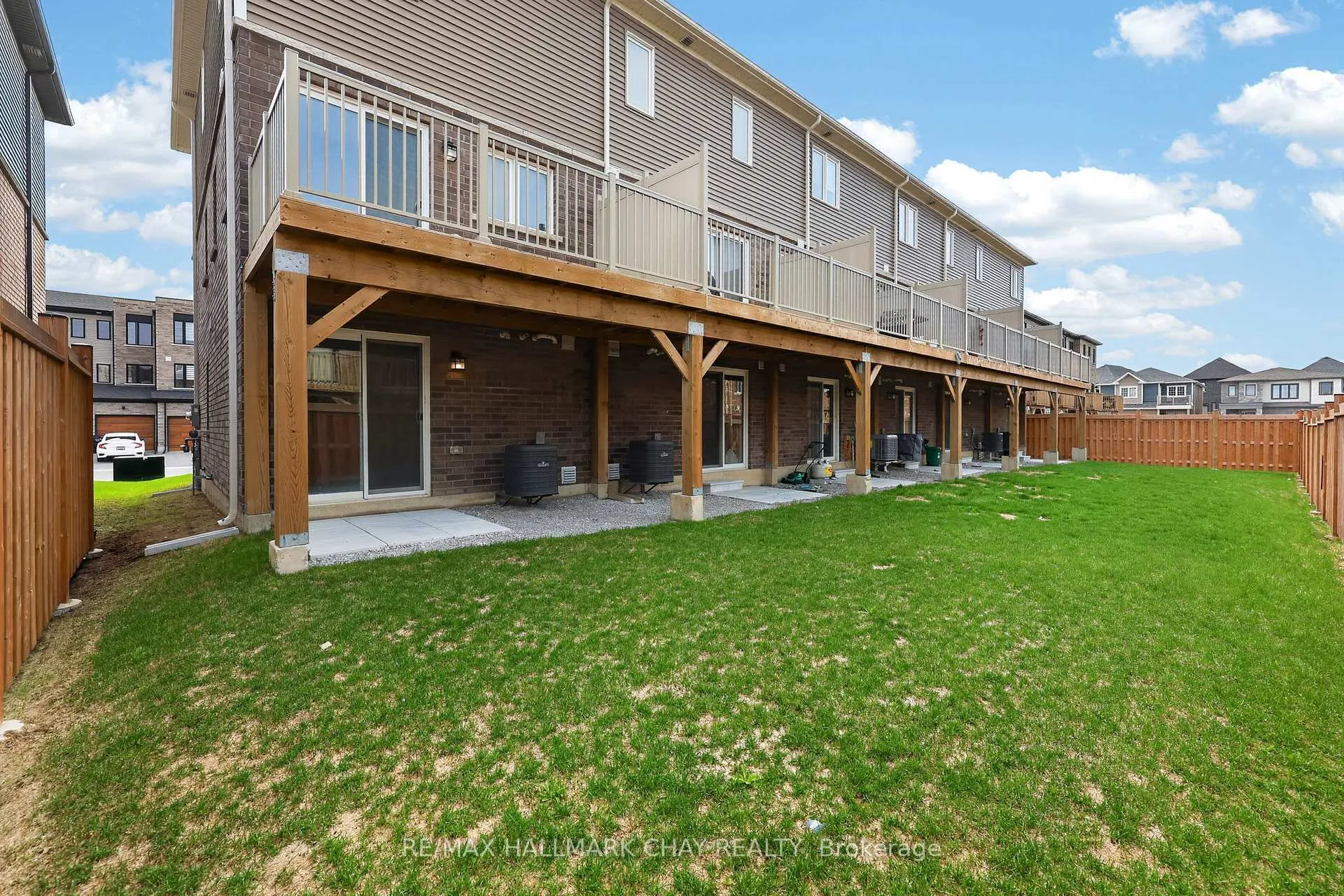 Photo 16 of 21 Pumpkin Corner Crescent, Barrie, Rural Barrie Southeast — HOMEH