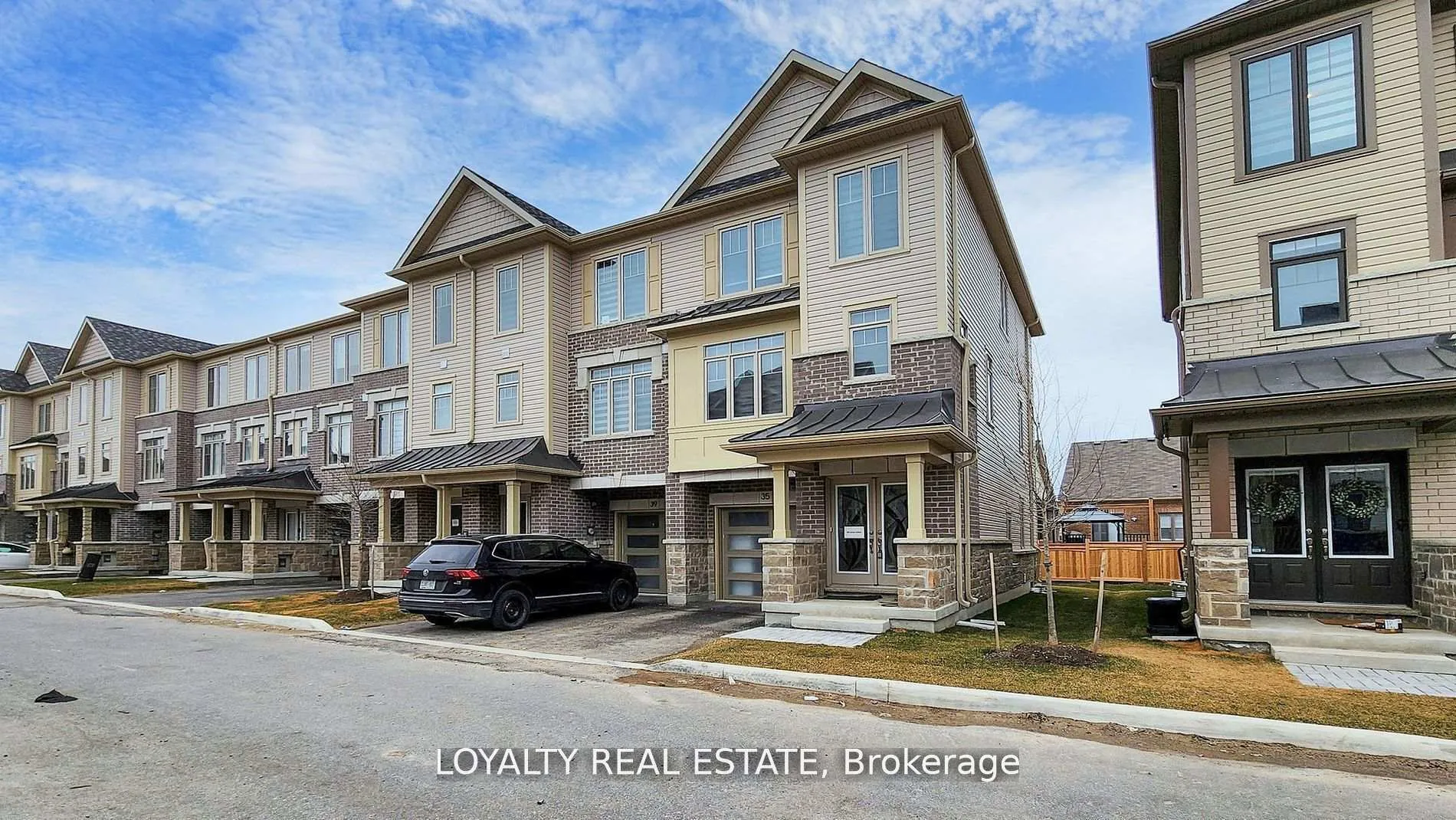 Photo 2 of 35 Bavin Street, Clarington, Bowmanville — HOMEH
