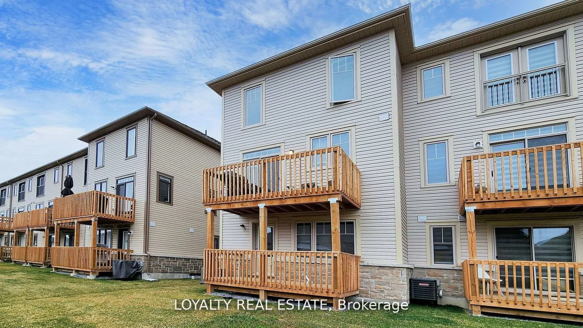 Photo 36 of 35 Bavin Street, Clarington, Bowmanville — HOMEH