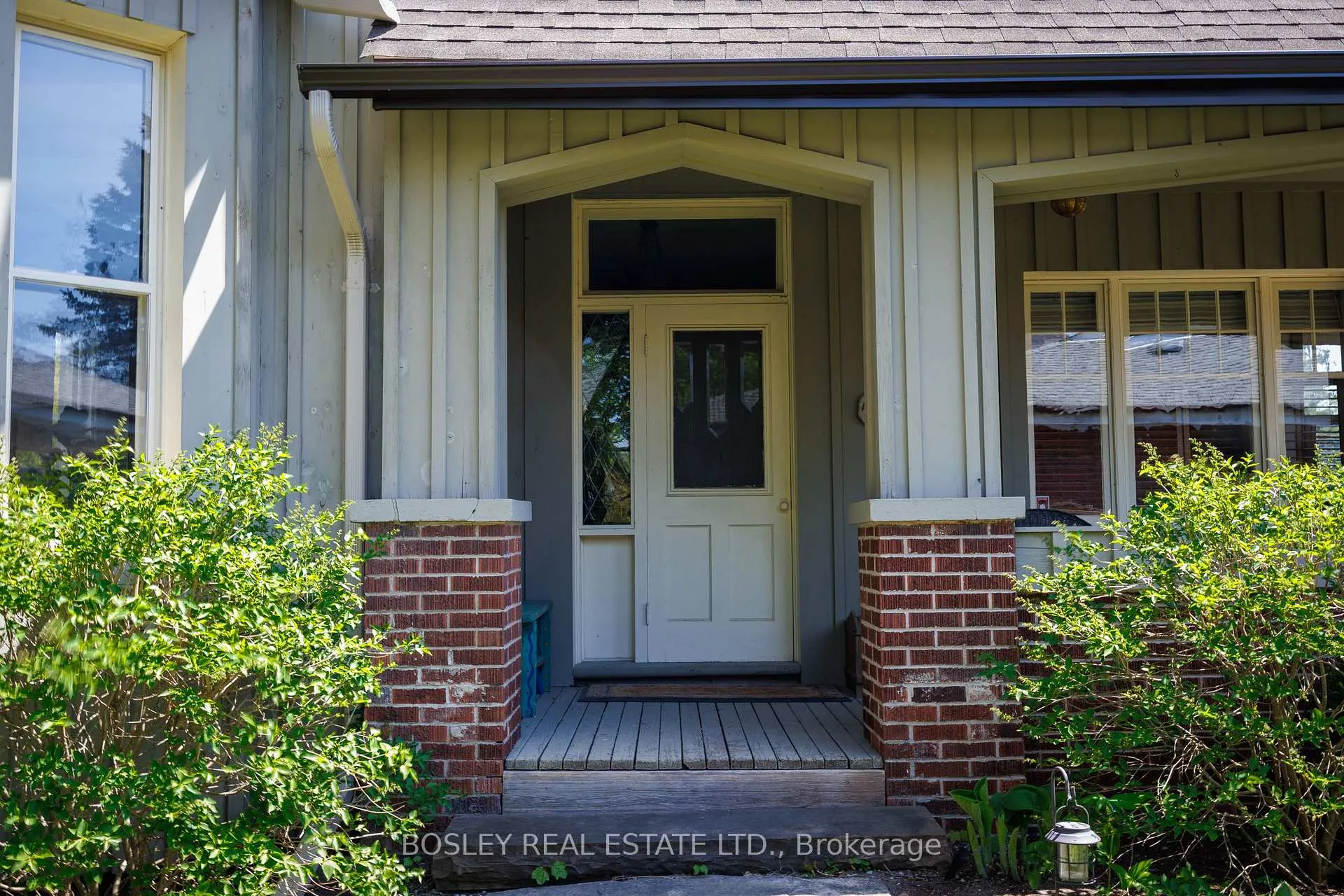 Photo 3 of 42 Royal Road, Aurora, Aurora Village — HOMEH