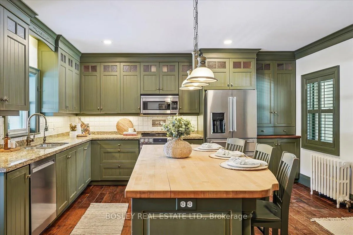 Photo 6 of 42 Royal Road, Aurora, Aurora Village — HOMEH