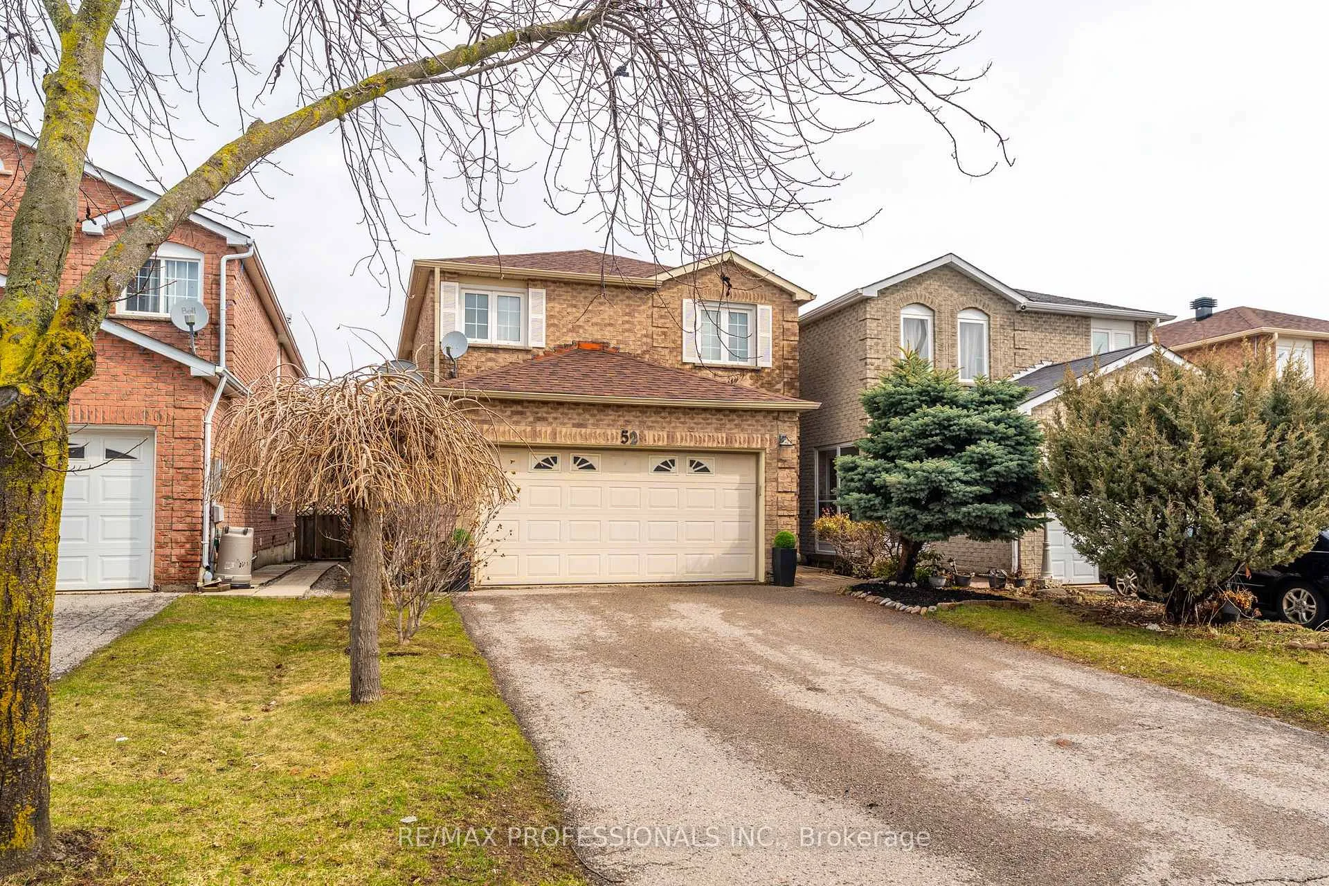 Photo 2 of 52 Lavron Court, Markham, Middlefield — HOMEH