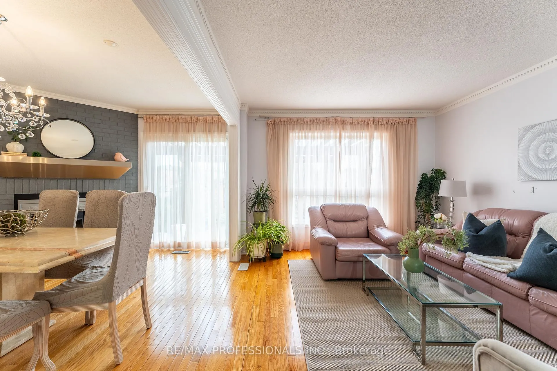 Photo 8 of 52 Lavron Court, Markham, Middlefield — HOMEH