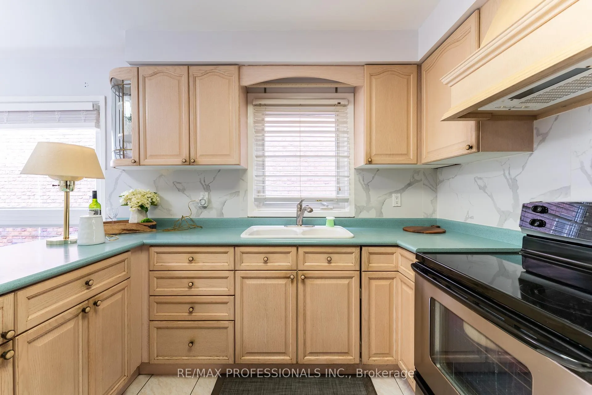 Photo 15 of 52 Lavron Court, Markham, Middlefield — HOMEH