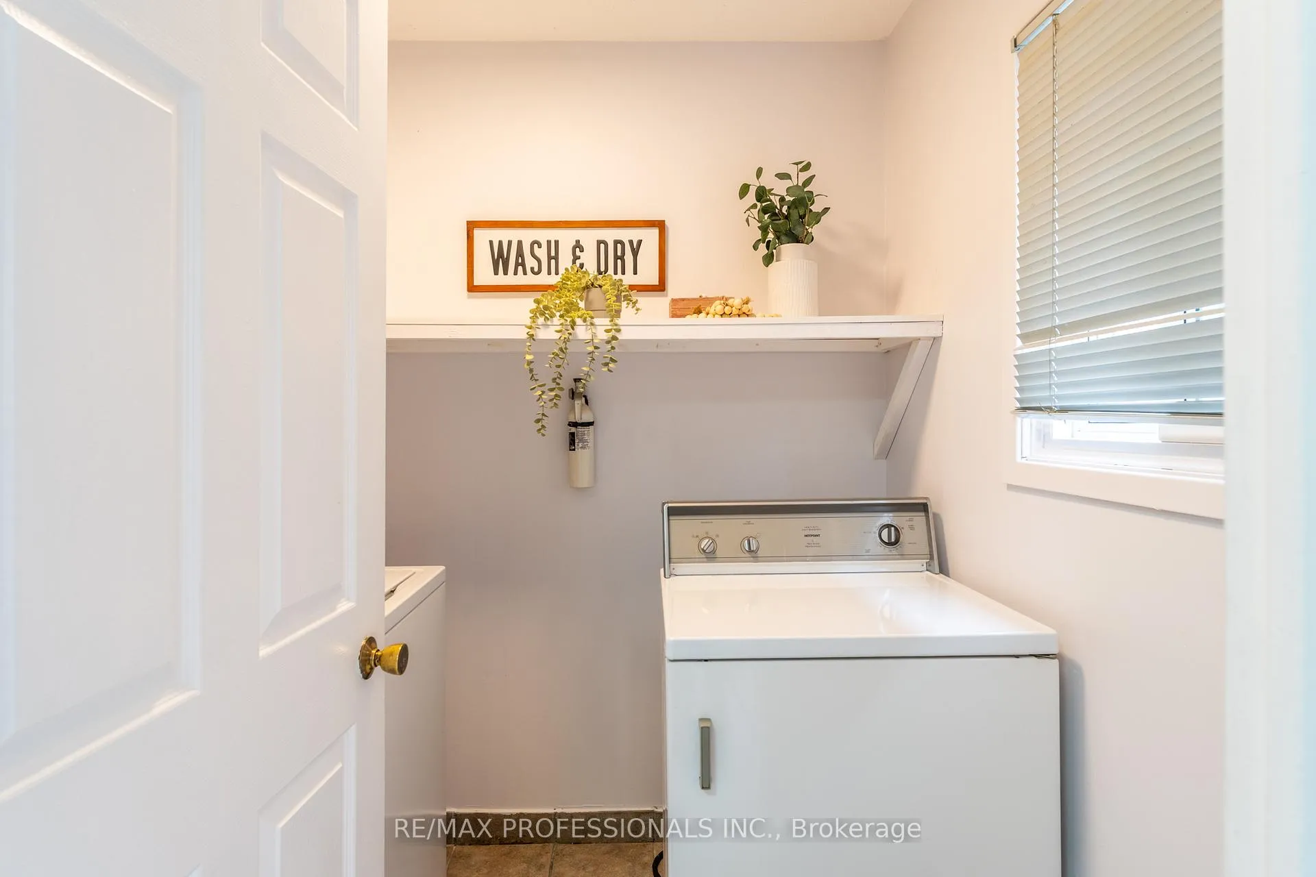 Photo 17 of 52 Lavron Court, Markham, Middlefield — HOMEH