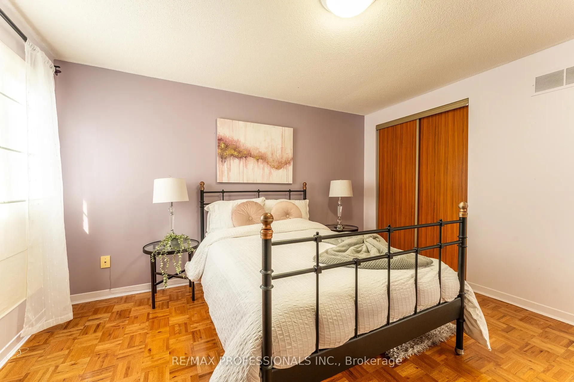 Photo 22 of 52 Lavron Court, Markham, Middlefield — HOMEH