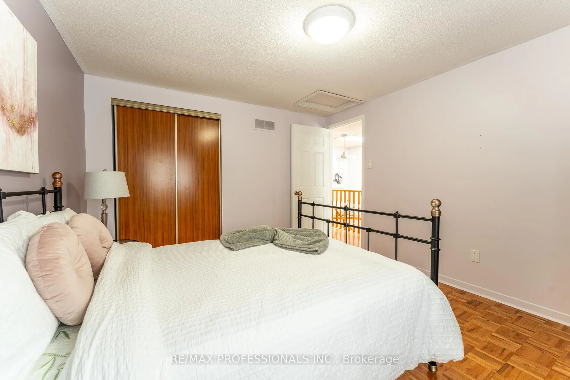 Photo 23 of 52 Lavron Court, Markham, Middlefield — HOMEH