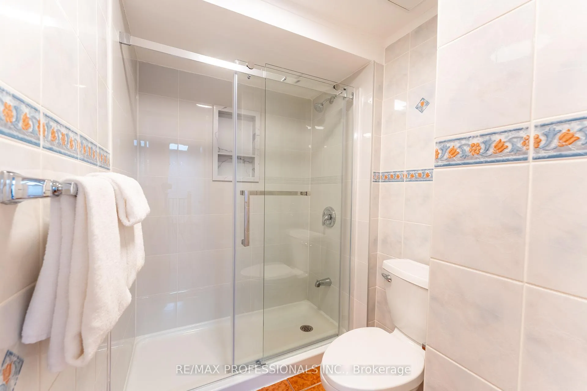 Photo 26 of 52 Lavron Court, Markham, Middlefield — HOMEH