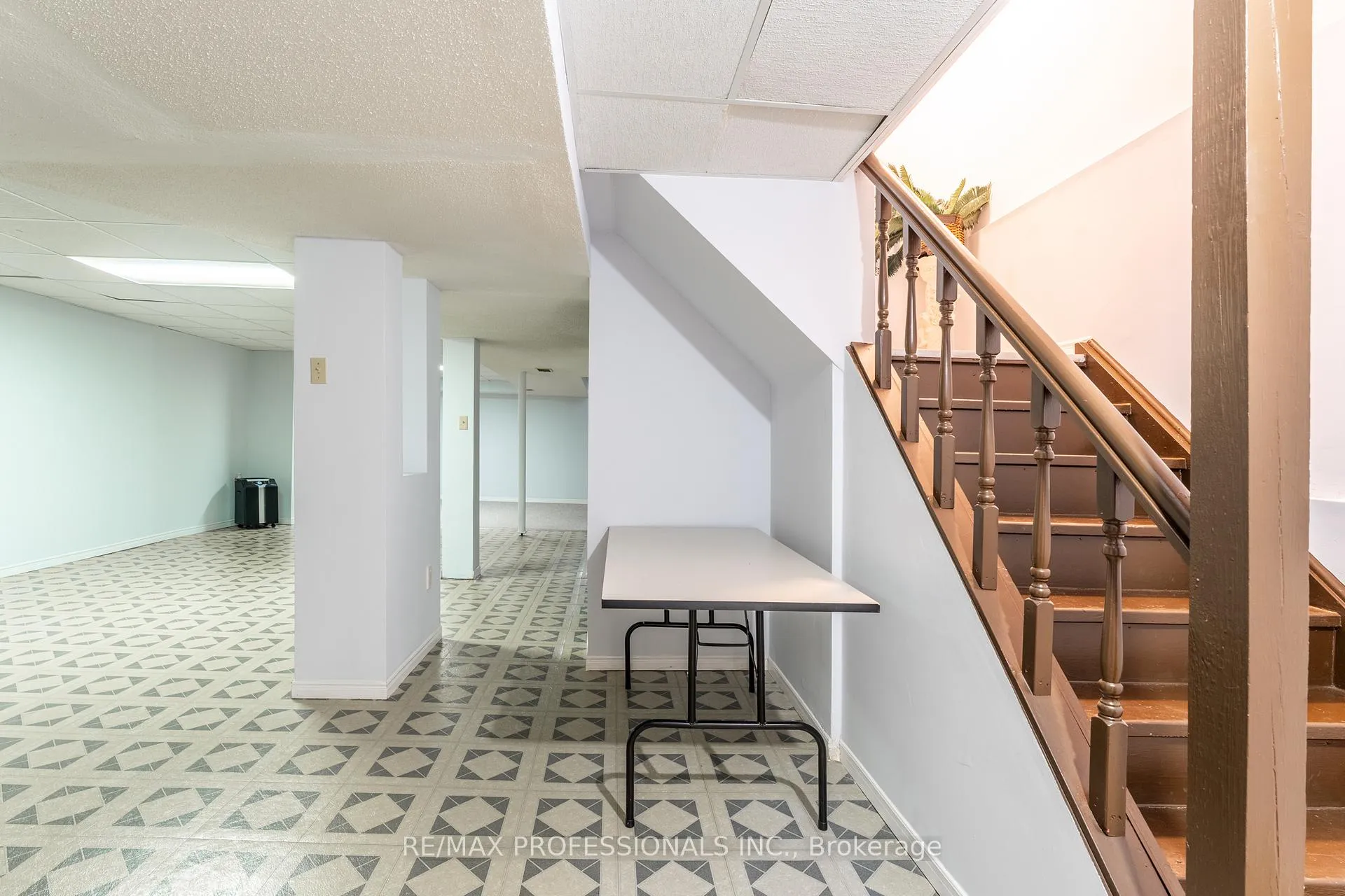 Photo 38 of 52 Lavron Court, Markham, Middlefield — HOMEH