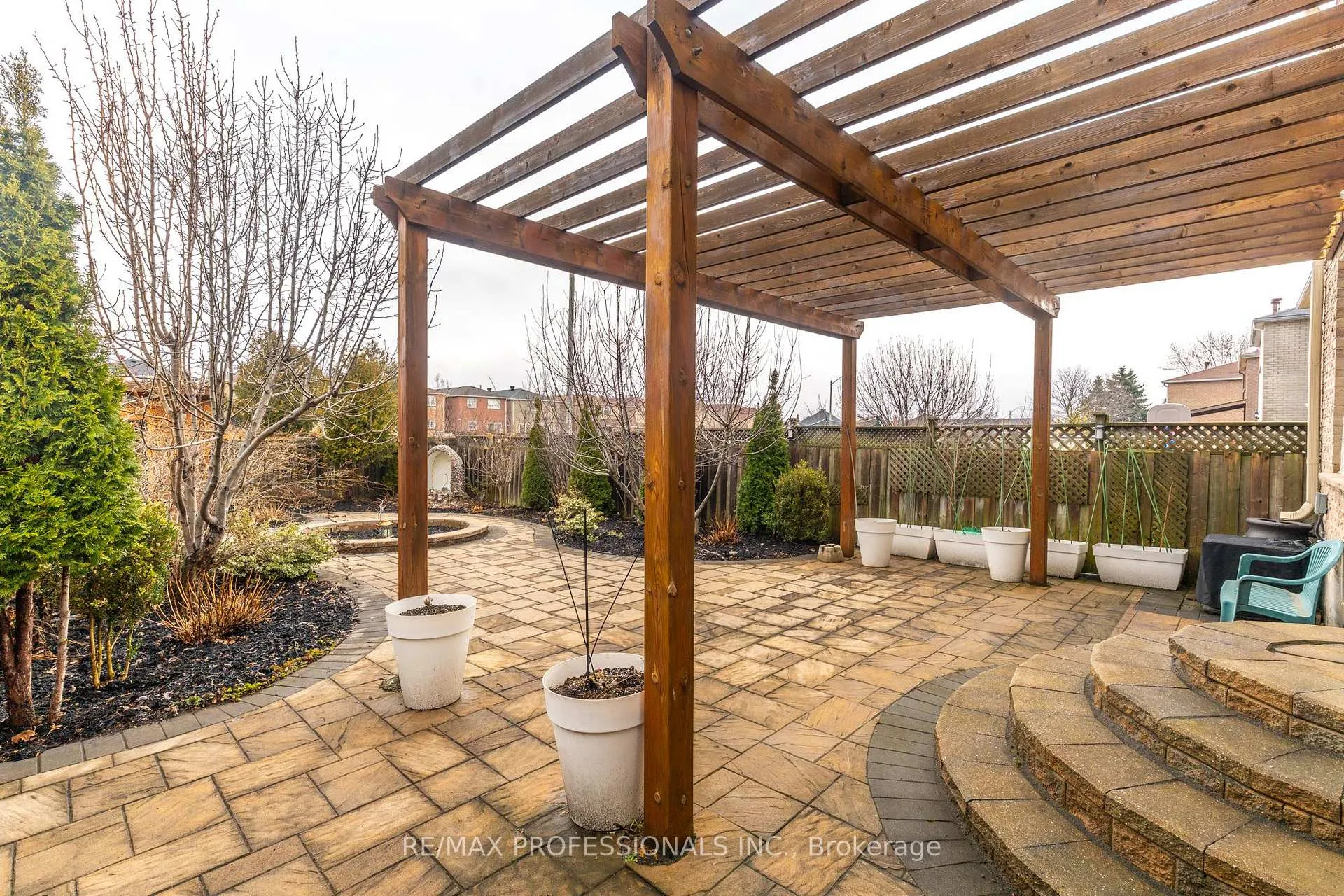 Photo 42 of 52 Lavron Court, Markham, Middlefield — HOMEH