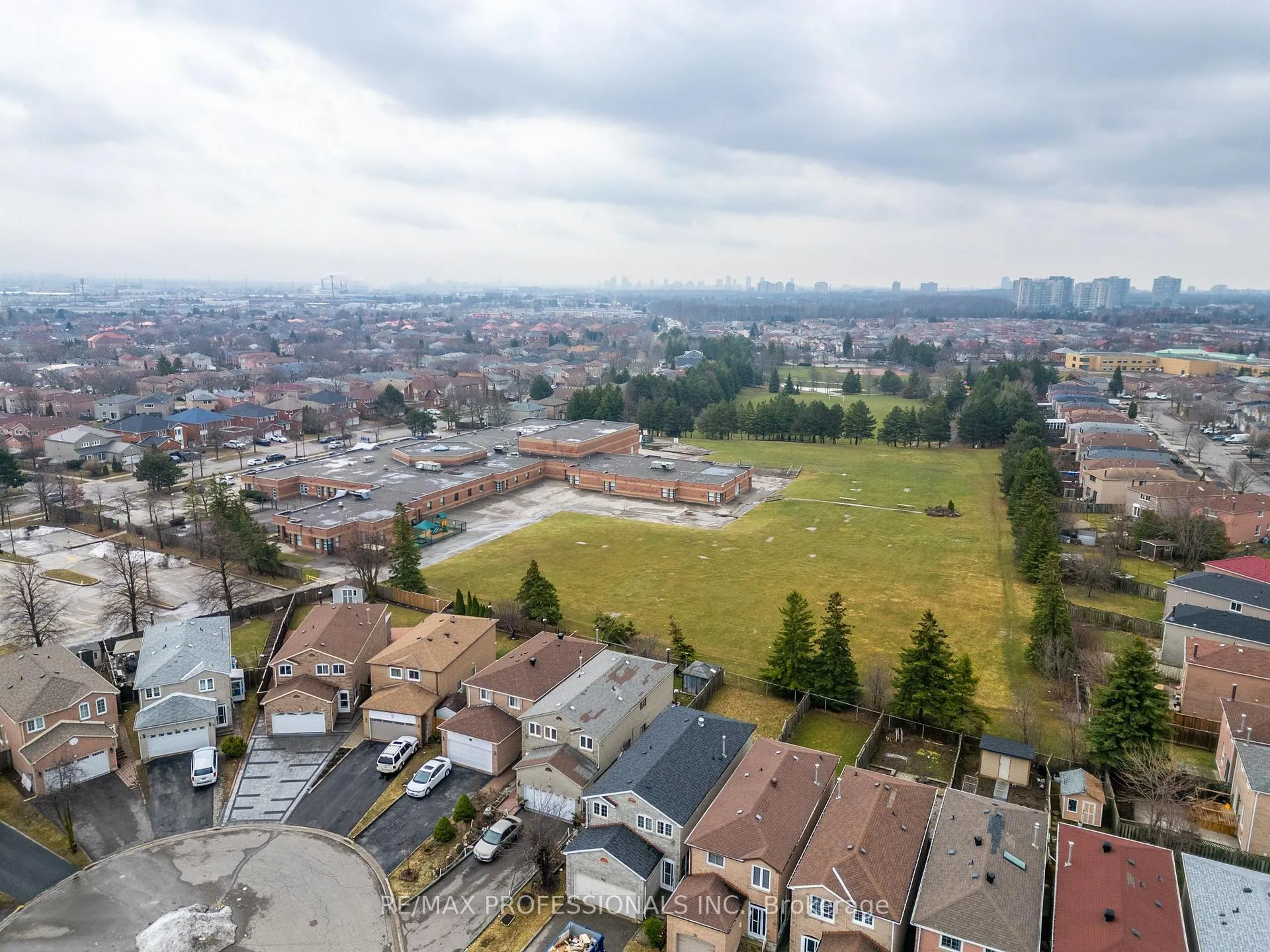 Photo 46 of 52 Lavron Court, Markham, Middlefield — HOMEH