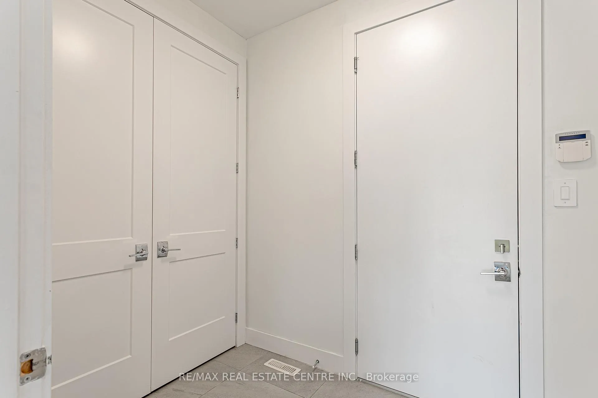 Photo 19 of 2282 Wickerson Road, London, South K — HOMEH