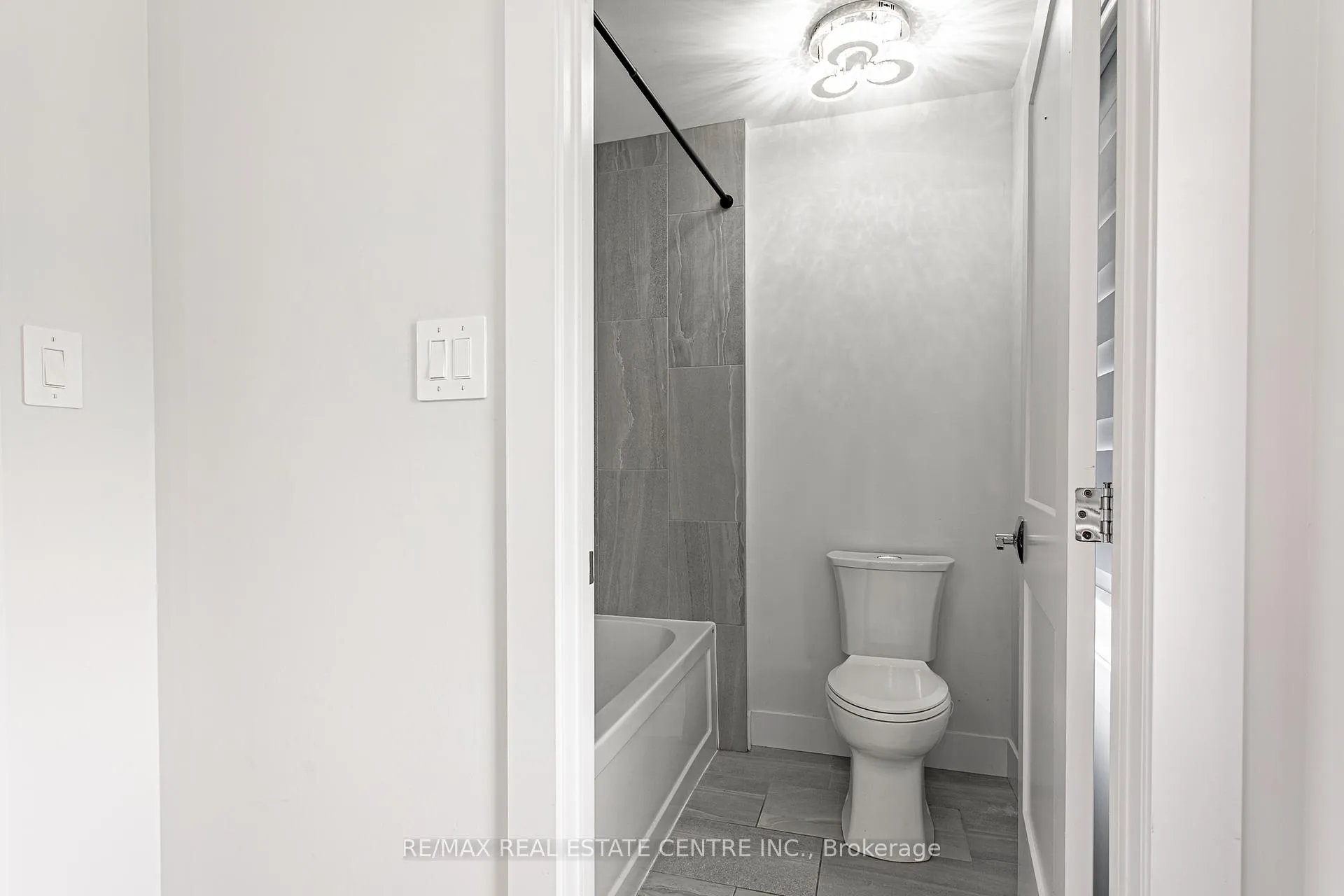 Photo 22 of 2282 Wickerson Road, London, South K — HOMEH