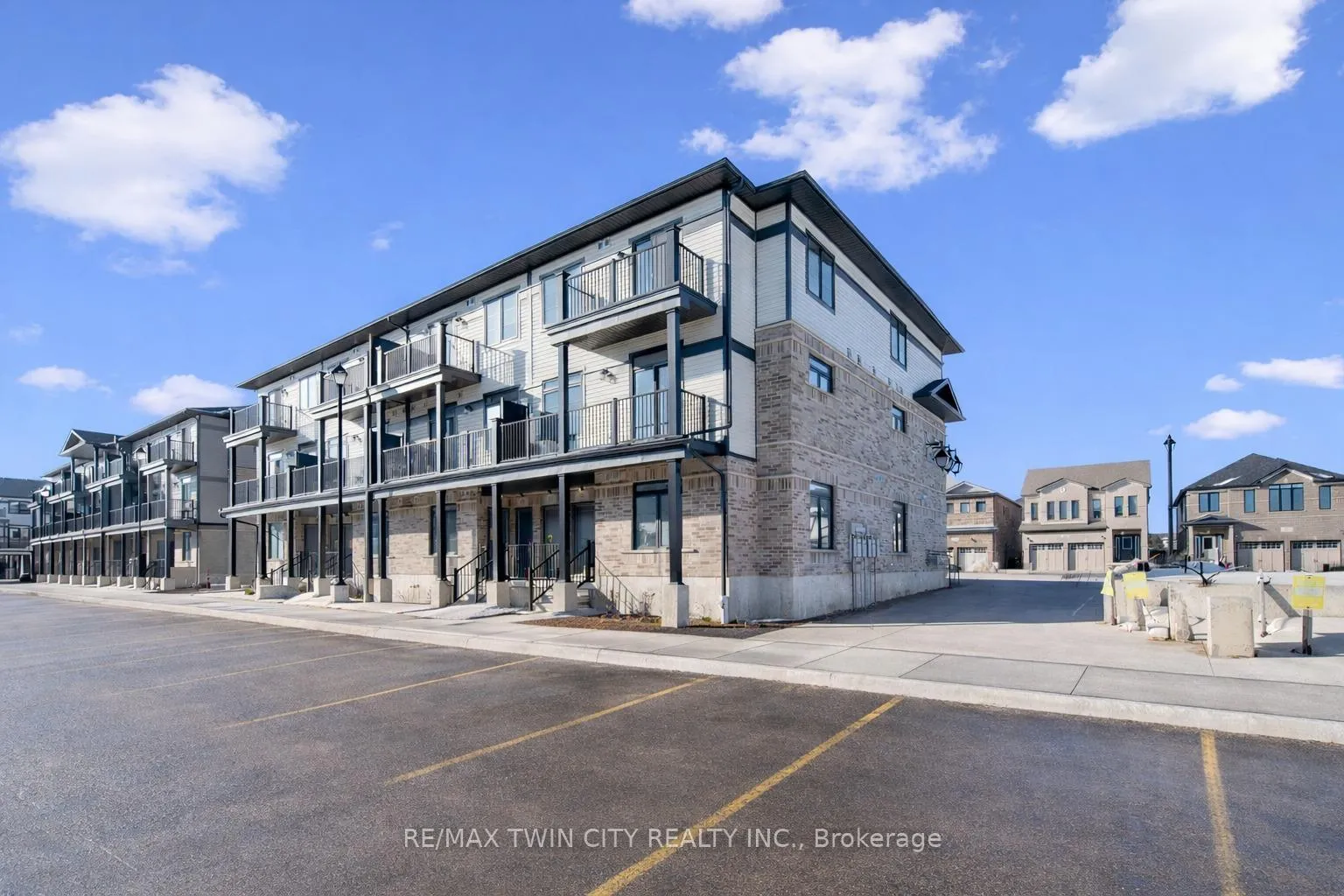 Photo 1 of 51 Lomond Lane, Kitchener — HOMEH