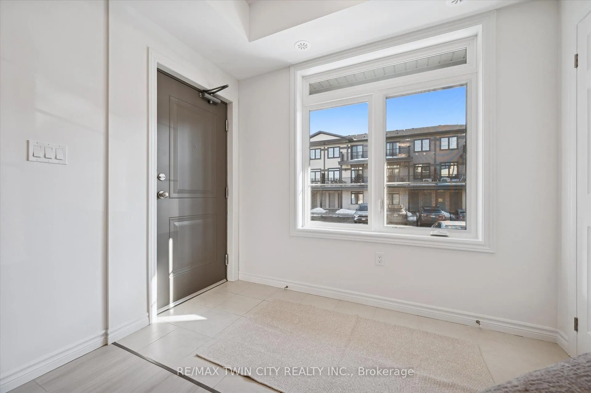 Photo 3 of 51 Lomond Lane, Kitchener — HOMEH