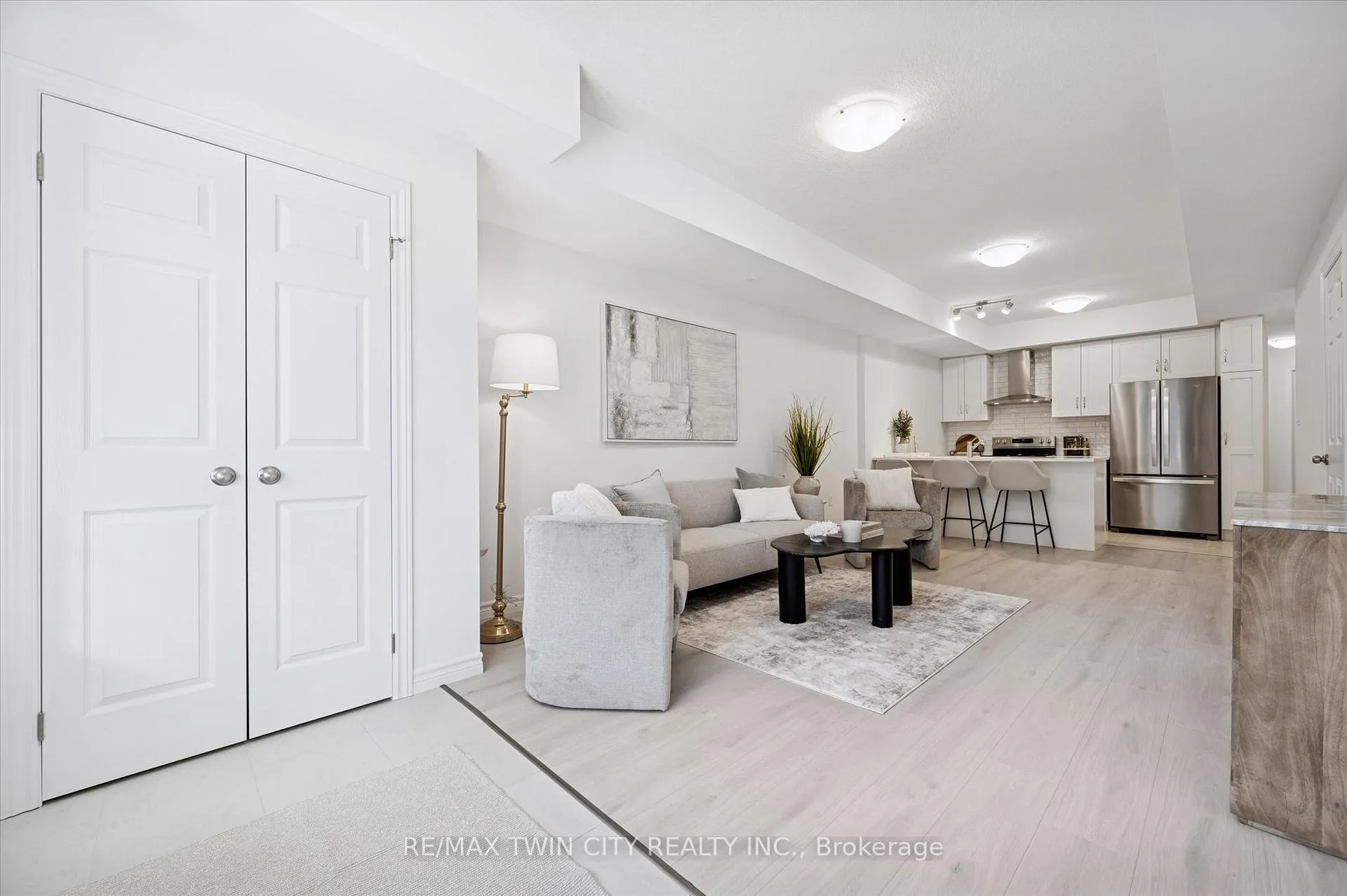 Photo 4 of 51 Lomond Lane, Kitchener — HOMEH