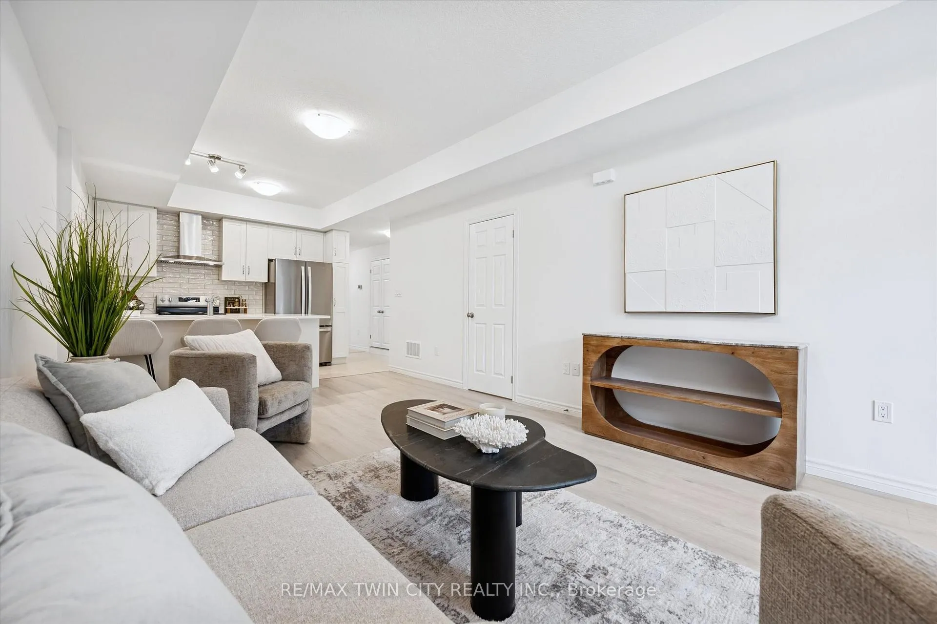 Photo 5 of 51 Lomond Lane, Kitchener — HOMEH