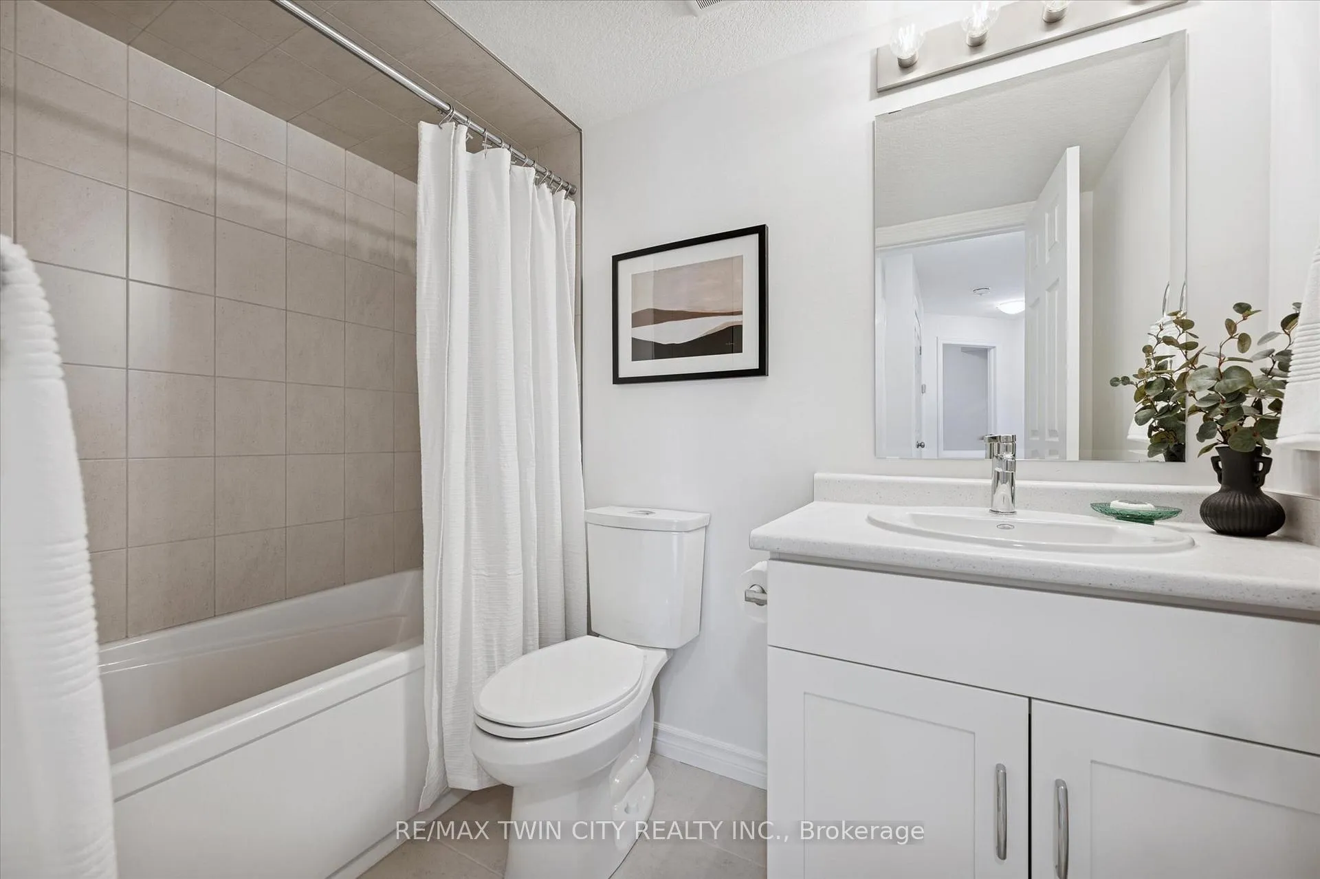 Photo 16 of 51 Lomond Lane, Kitchener — HOMEH