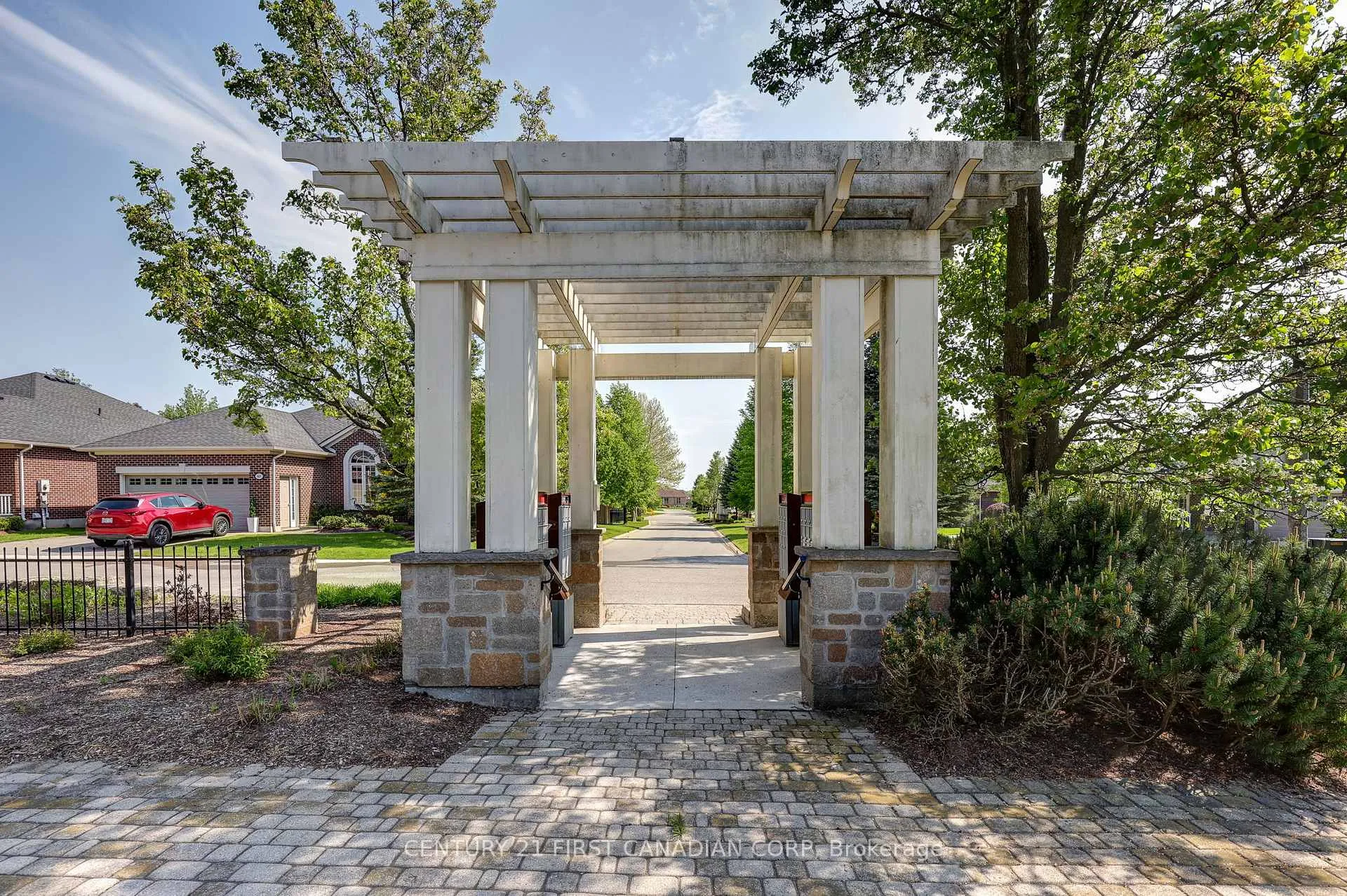 Photo 9 of Unit 11, 101 Southgate Parkway, St. Thomas — HOMEH