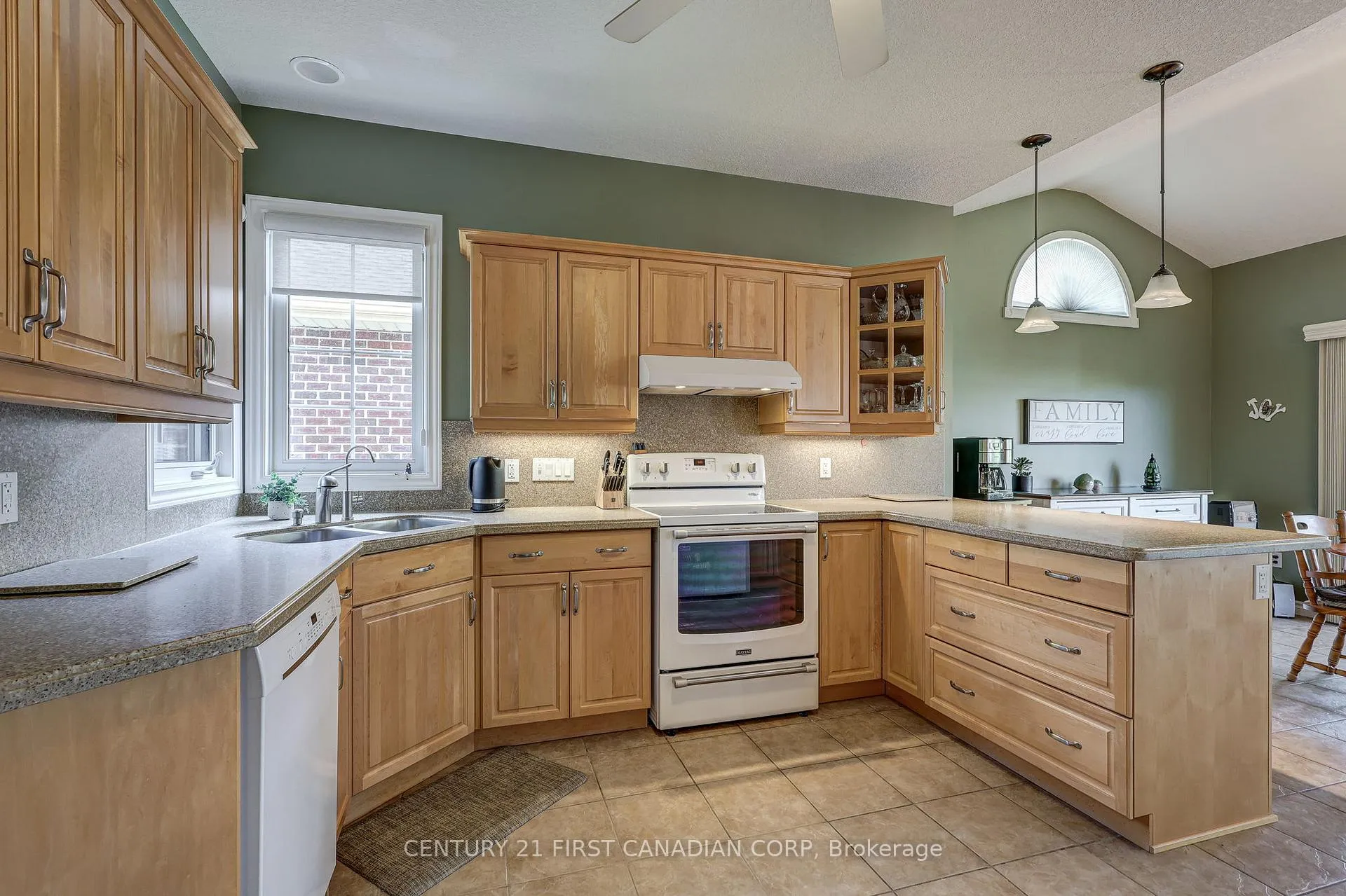 Photo 15 of Unit 11, 101 Southgate Parkway, St. Thomas — HOMEH