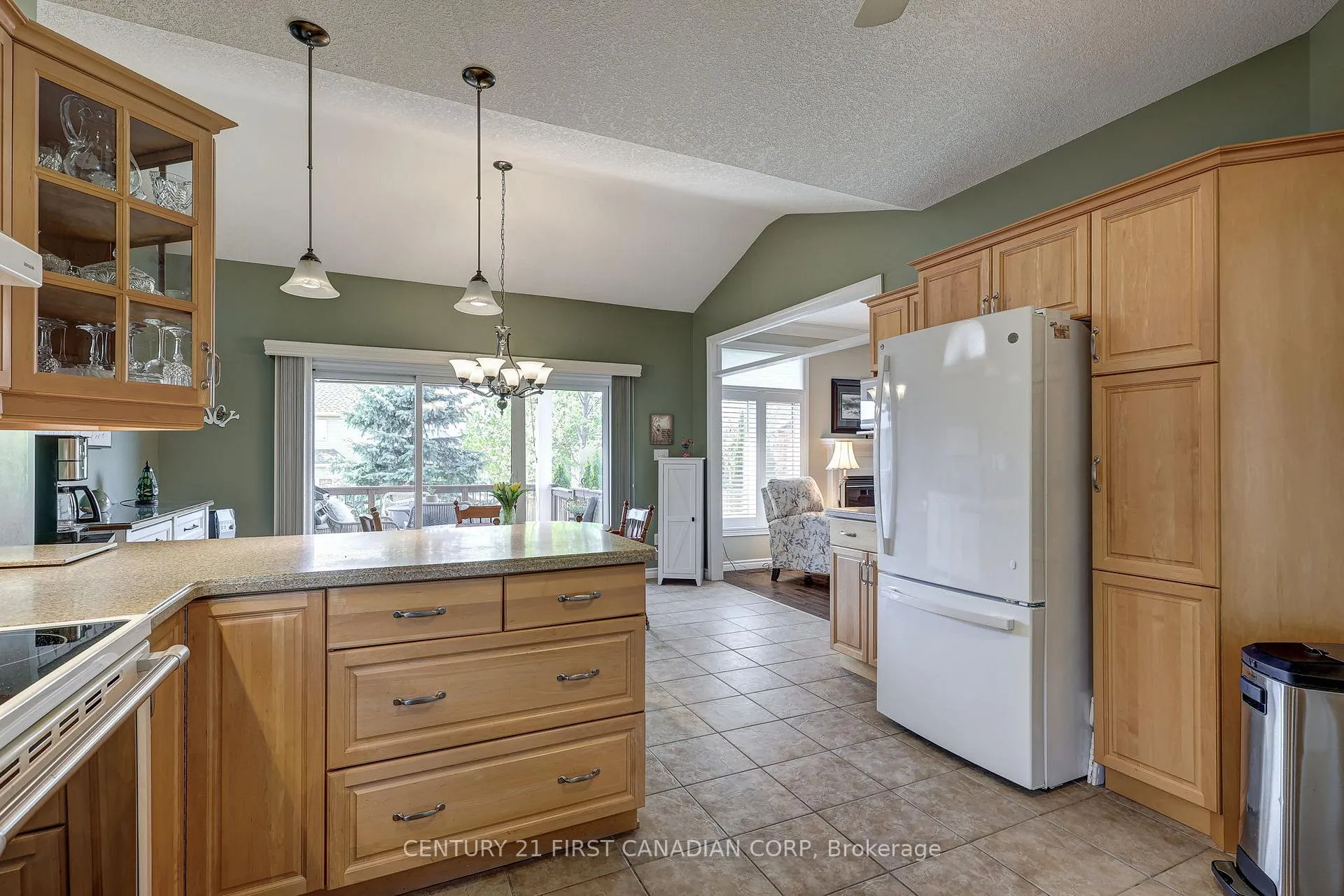Photo 17 of Unit 11, 101 Southgate Parkway, St. Thomas — HOMEH