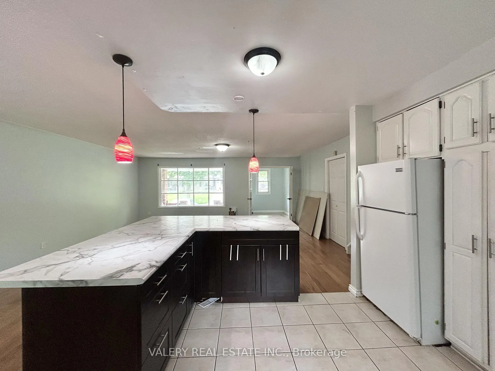 Photo 3 of Unit A, 63 Paperbirch Crescent, London, North K — HOMEH