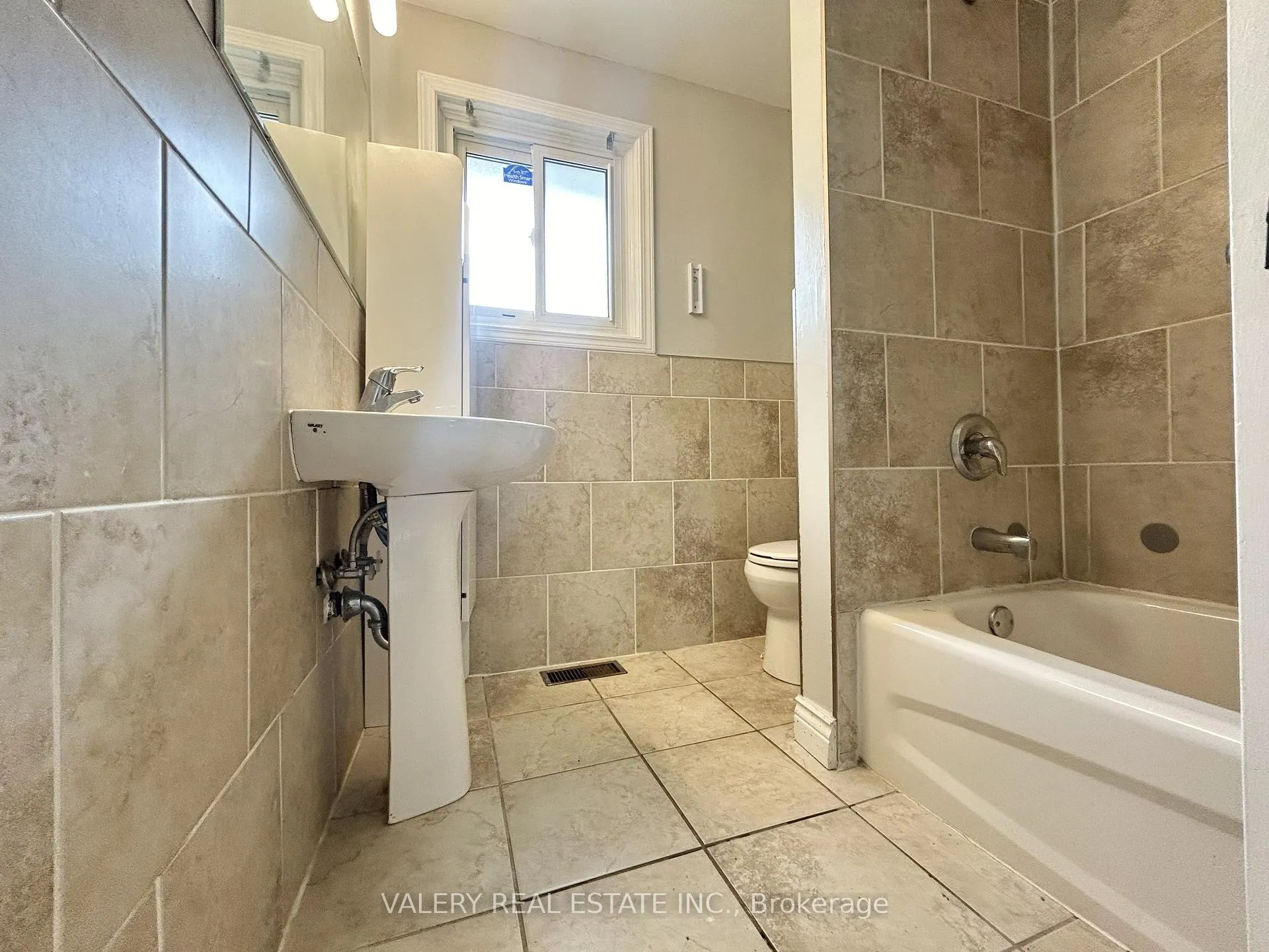 Photo 15 of Unit A, 63 Paperbirch Crescent, London, North K — HOMEH