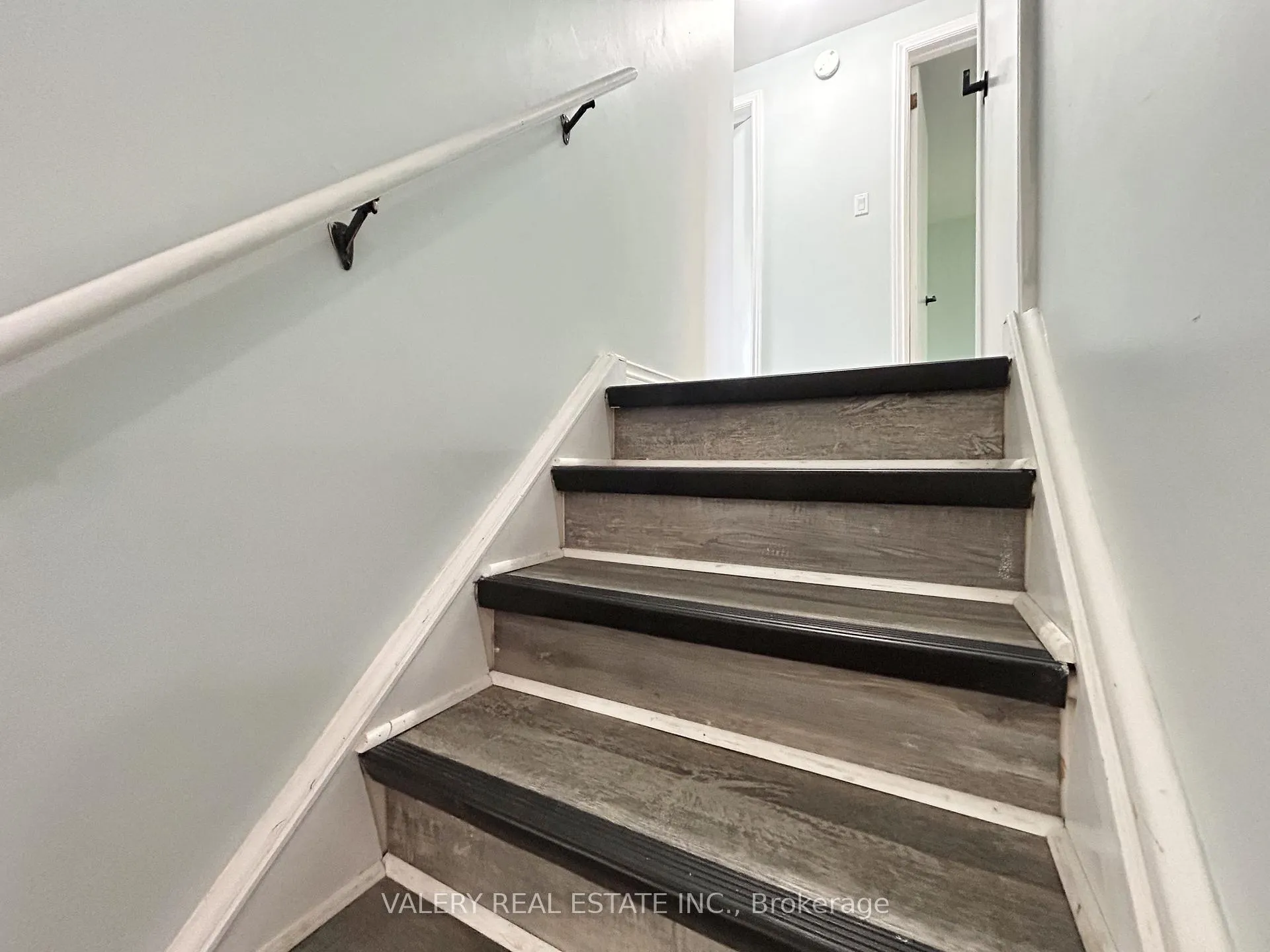 Photo 16 of Unit A, 63 Paperbirch Crescent, London, North K — HOMEH