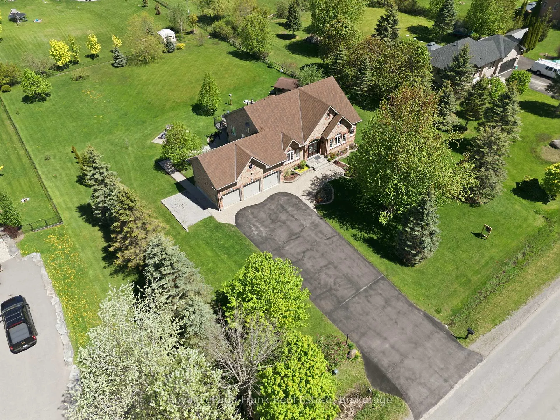 Photo 3 of 197 McGill Drive, Kawartha Lakes, Janetville — HOMEH