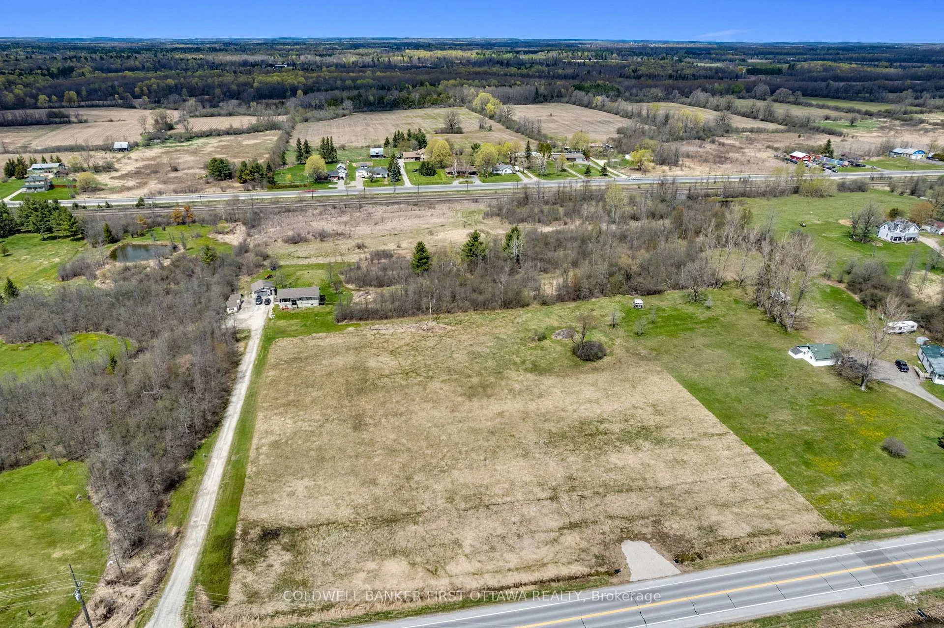 Photo 4 of 716 Christie Lake Road, Tay Valley, Bathurst/Burgess & Sherbrooke (Bathurst) Twp — HOMEH