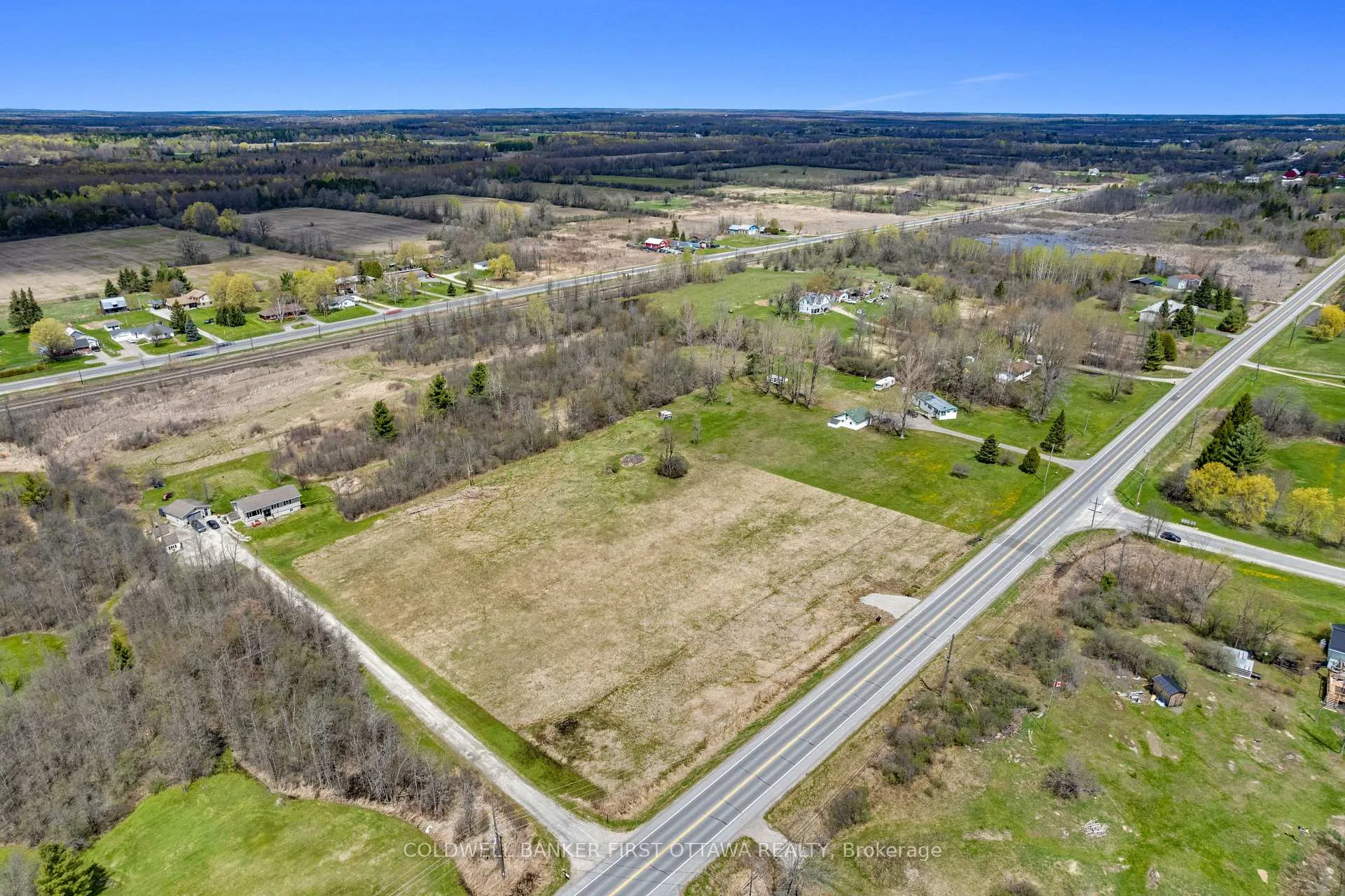 Photo 5 of 716 Christie Lake Road, Tay Valley, Bathurst/Burgess & Sherbrooke (Bathurst) Twp — HOMEH