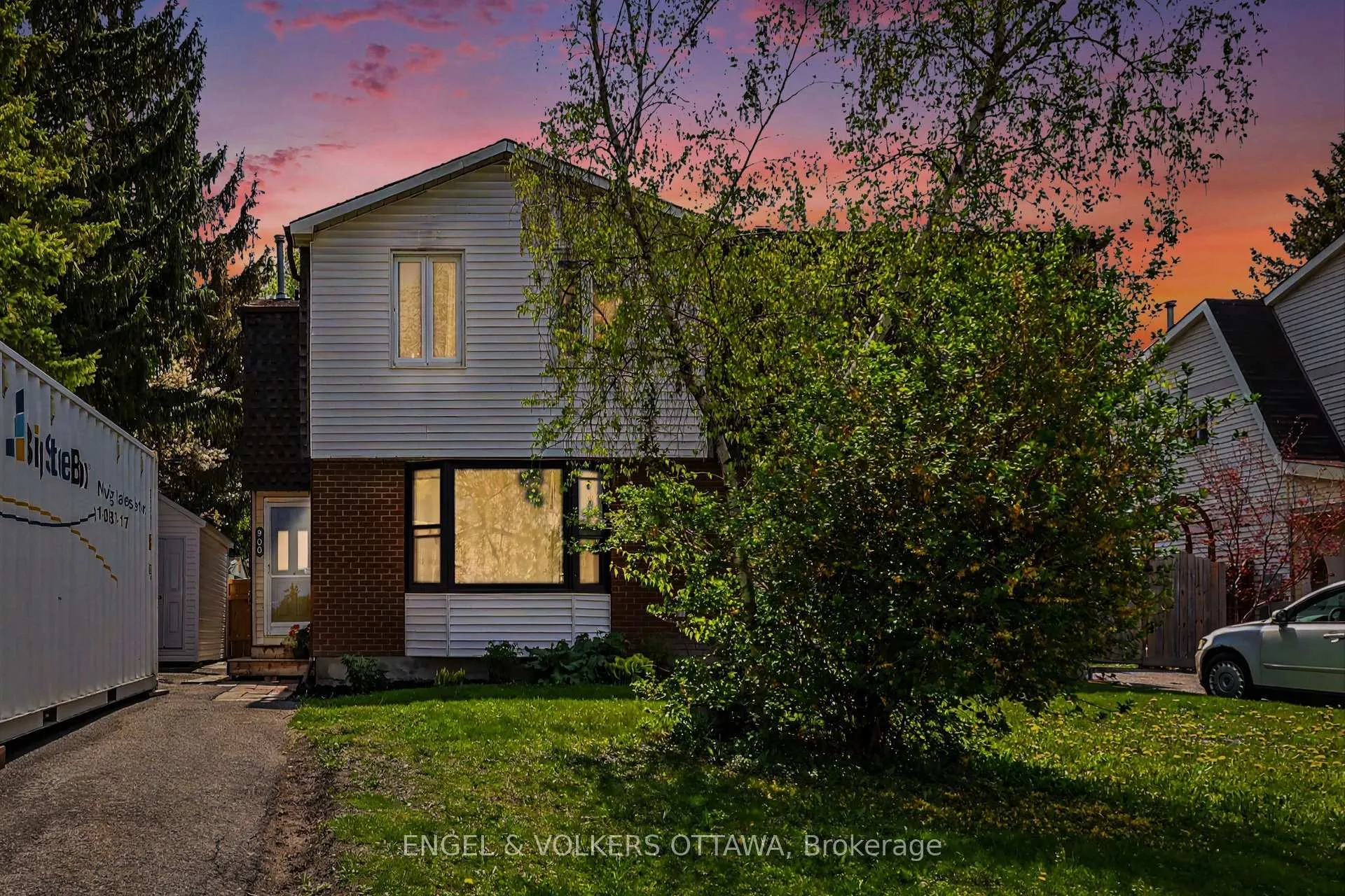 Photo 1 of 900 Borland Drive, Ottawa, Chatelaine Village — HOMEH