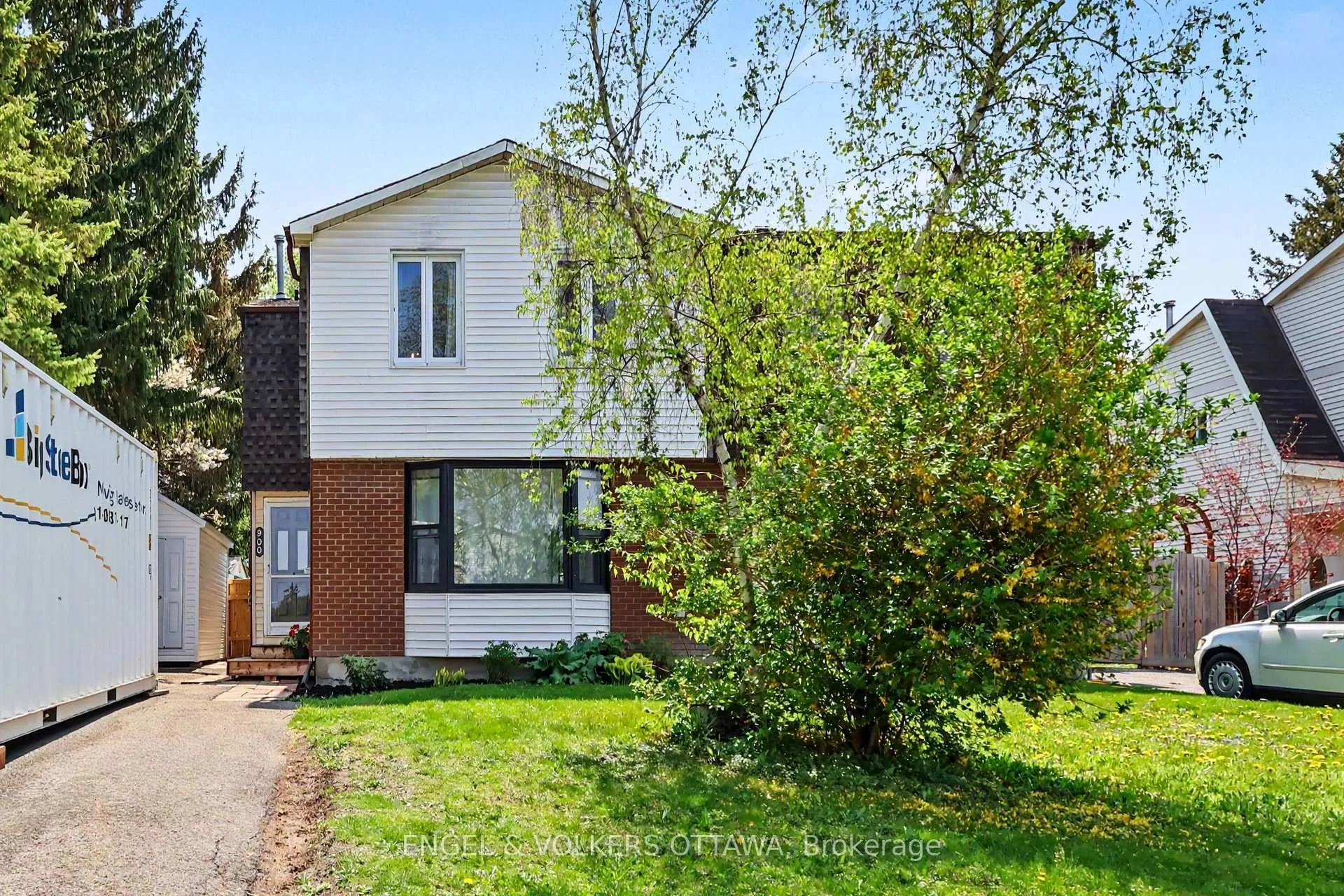 Photo 3 of 900 Borland Drive, Ottawa, Chatelaine Village — HOMEH