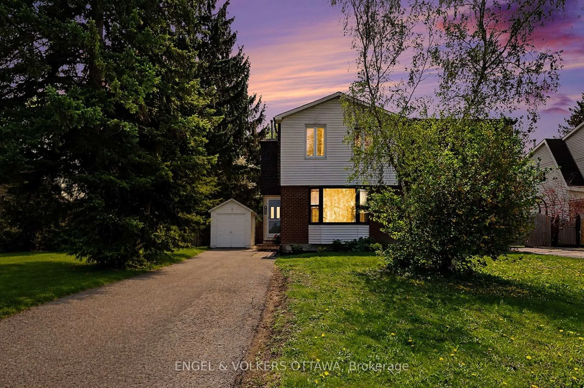 Photo 4 of 900 Borland Drive, Ottawa, Chatelaine Village — HOMEH