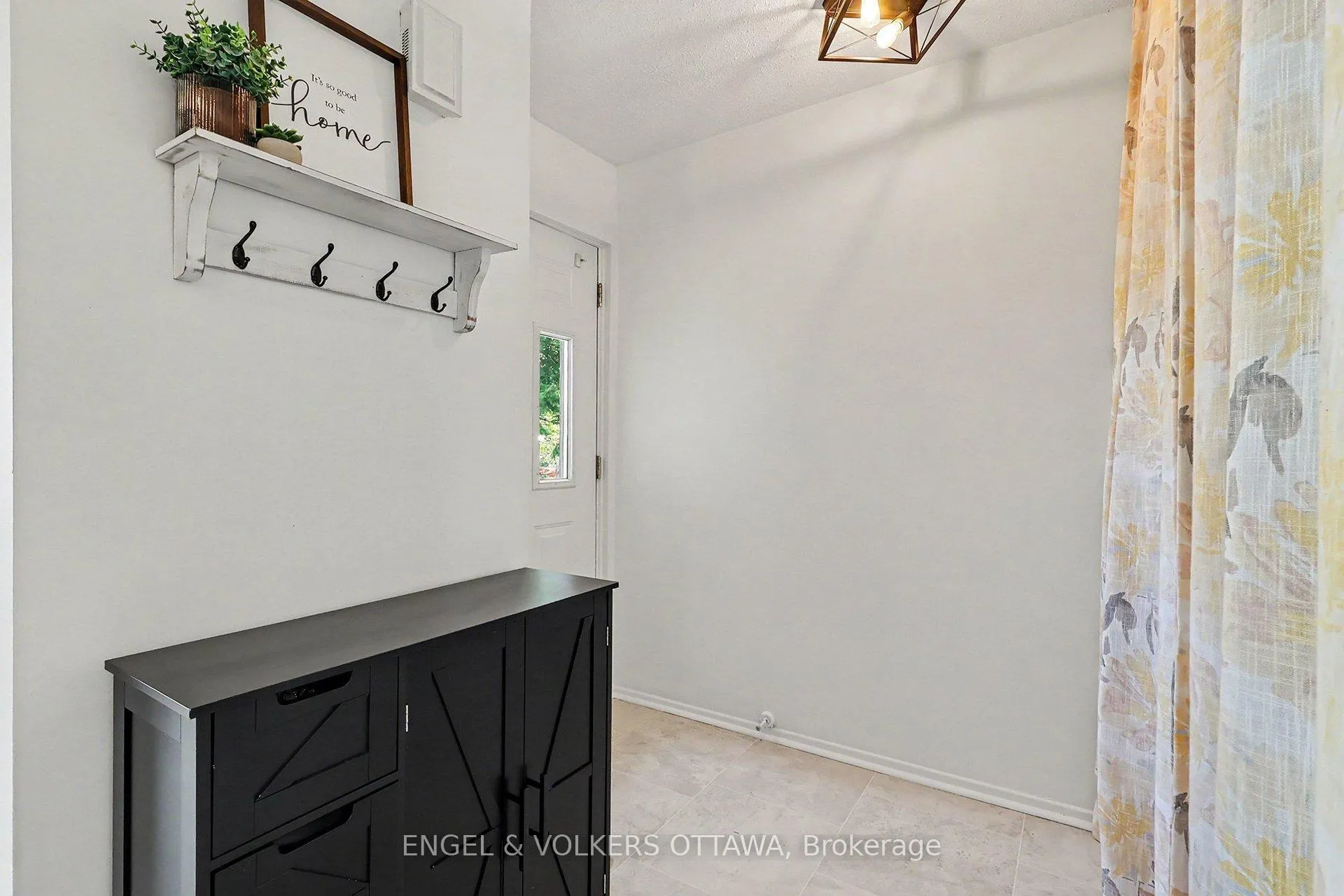 Photo 7 of 900 Borland Drive, Ottawa, Chatelaine Village — HOMEH