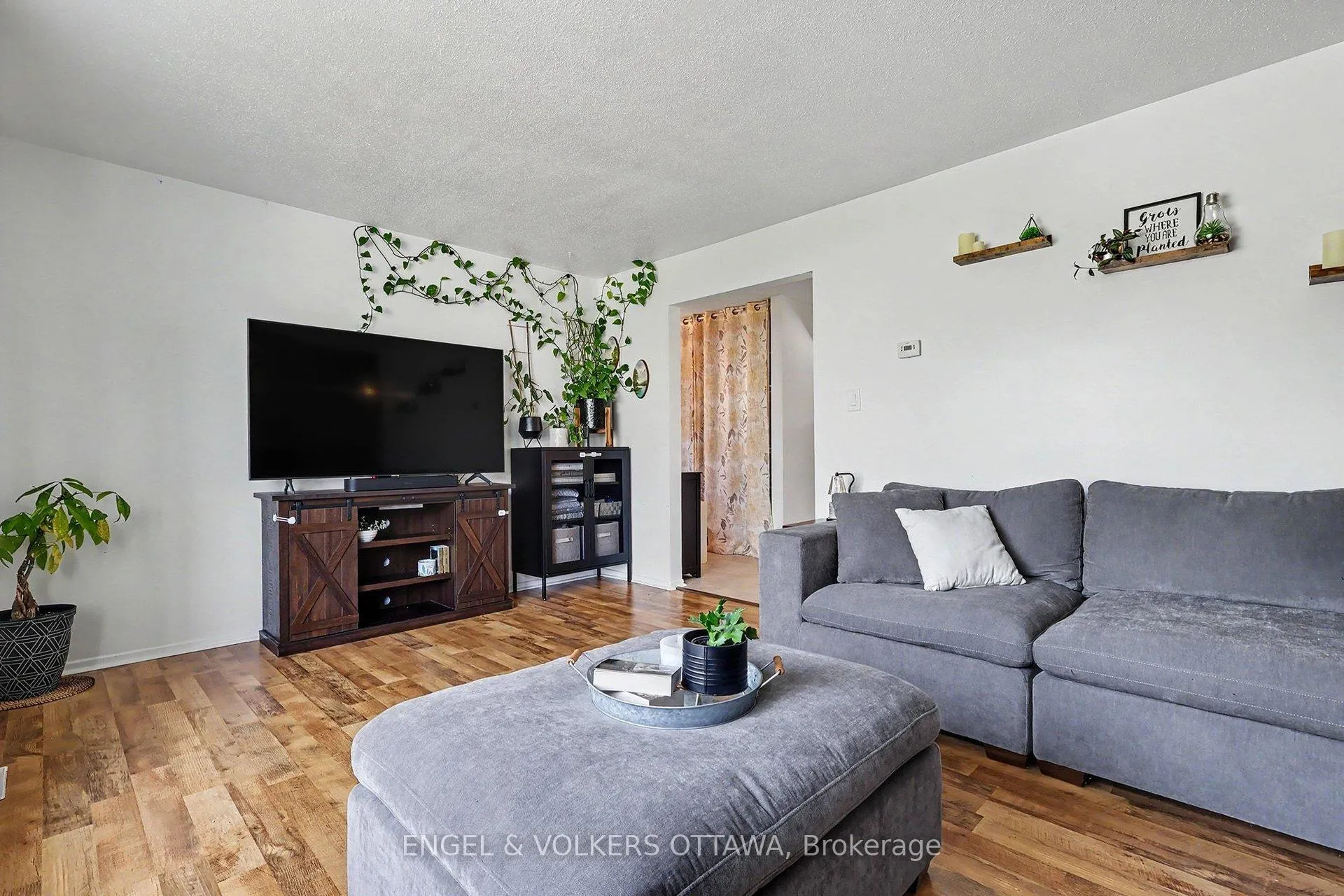 Photo 9 of 900 Borland Drive, Ottawa, Chatelaine Village — HOMEH