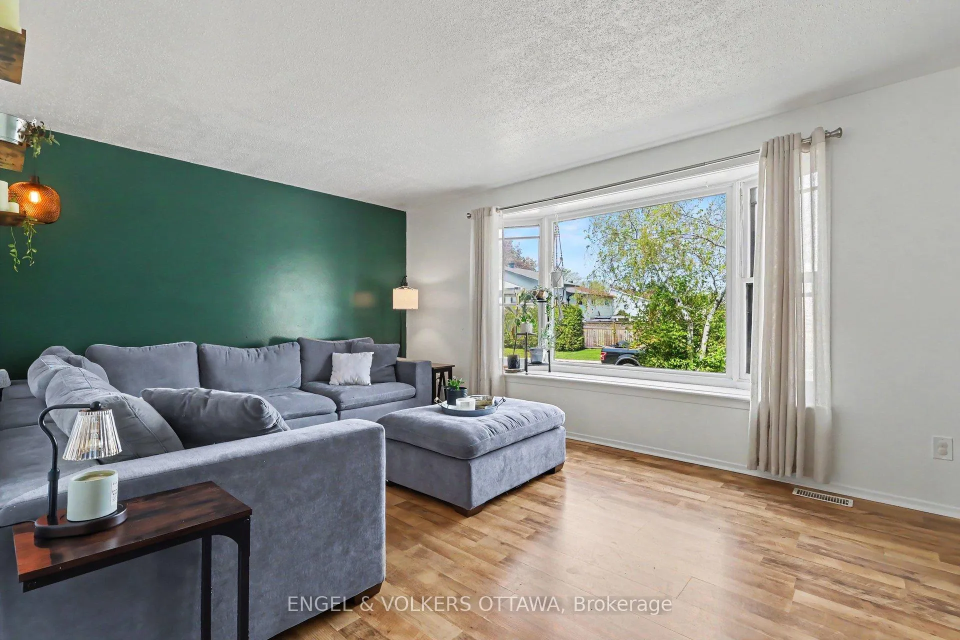 Photo 10 of 900 Borland Drive, Ottawa, Chatelaine Village — HOMEH