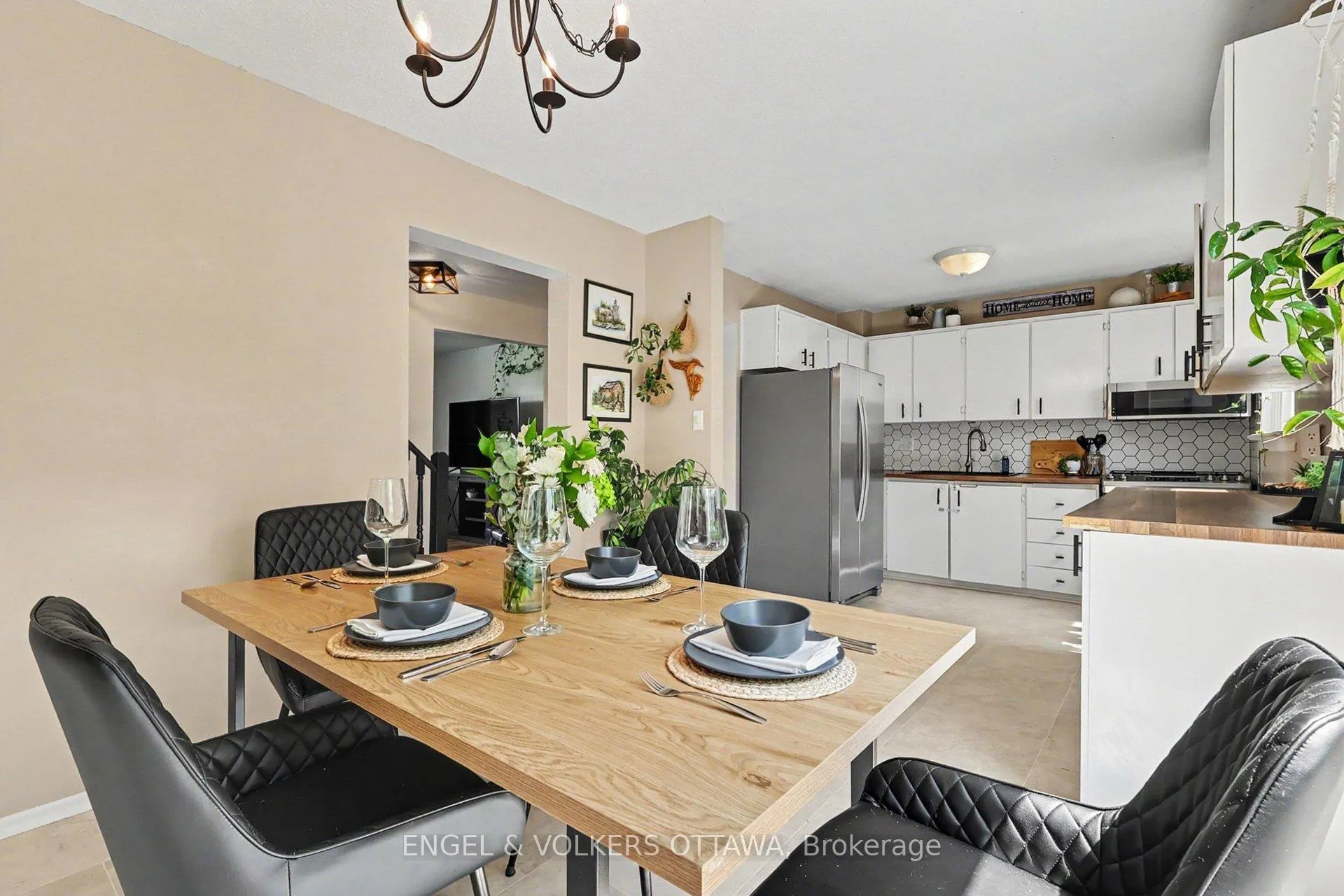 Photo 11 of 900 Borland Drive, Ottawa, Chatelaine Village — HOMEH