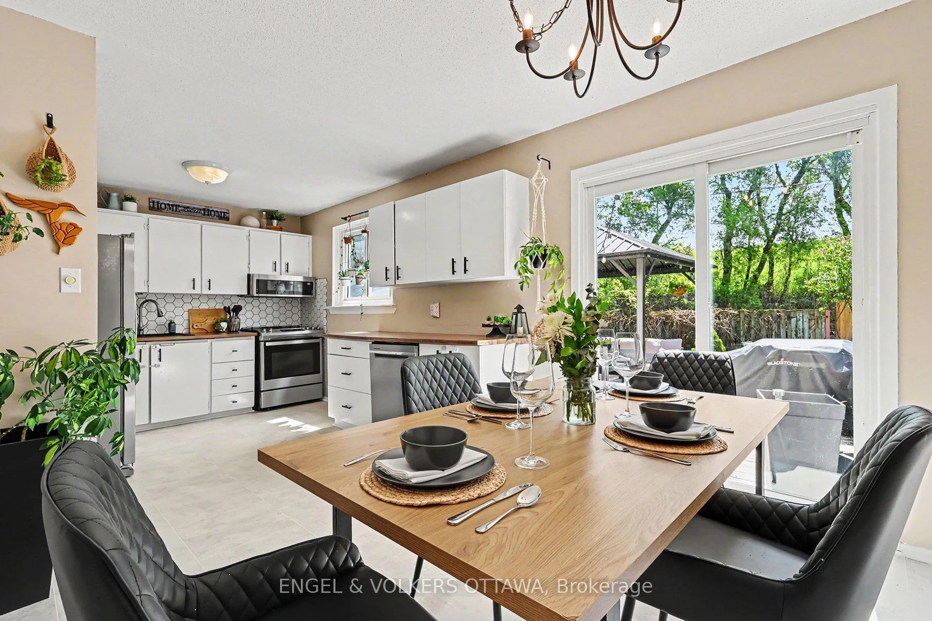 Photo 13 of 900 Borland Drive, Ottawa, Chatelaine Village — HOMEH
